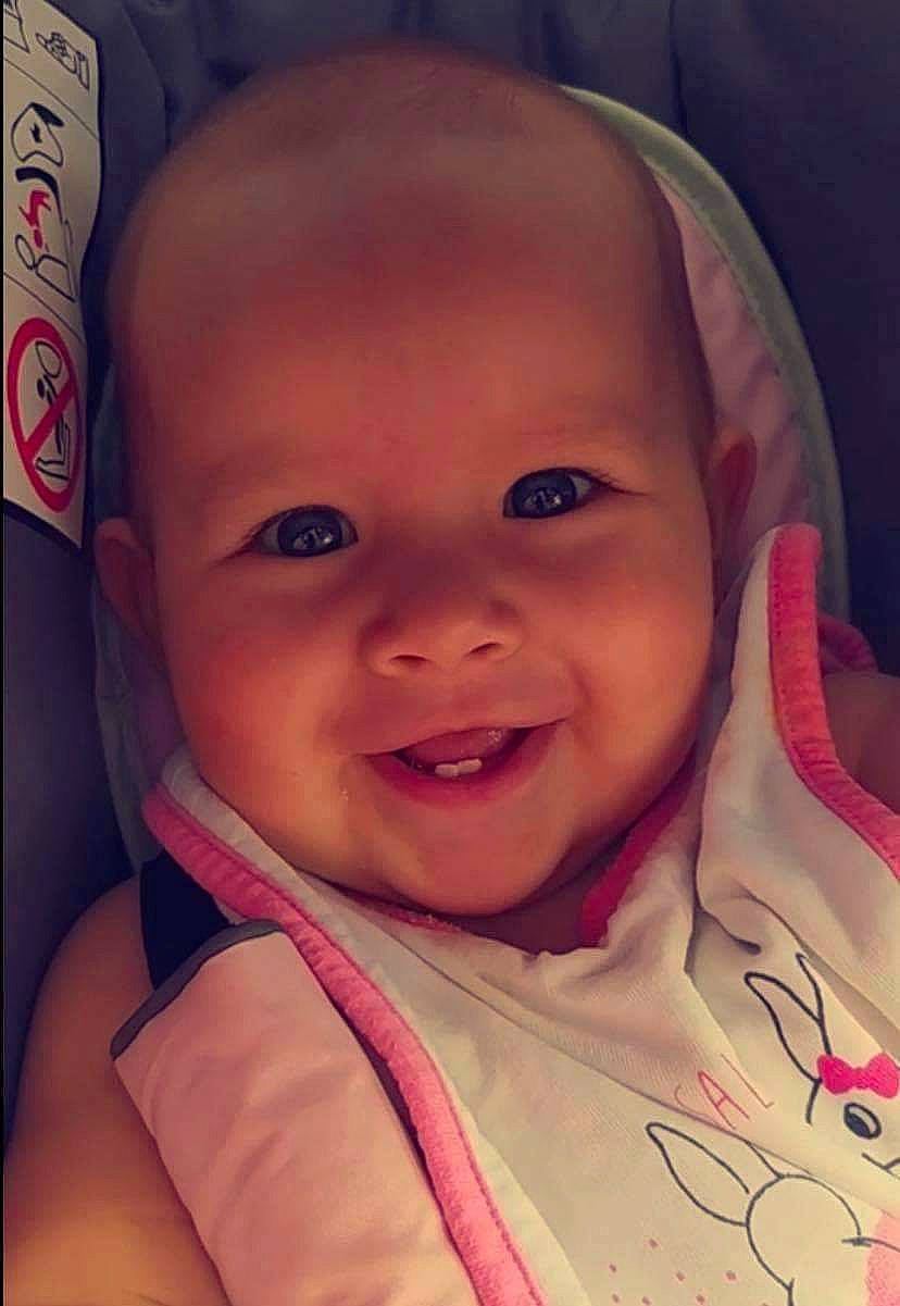 Vanina a rejoint le concours — aidez-le/la à gagner de superbes lots ! cheek, chin, ear, eye, eyebrow, forehead, hairstyle, happy, head, headwear, human_body, iris, joy, lip, mouth, neck, nose, person, pink, skin