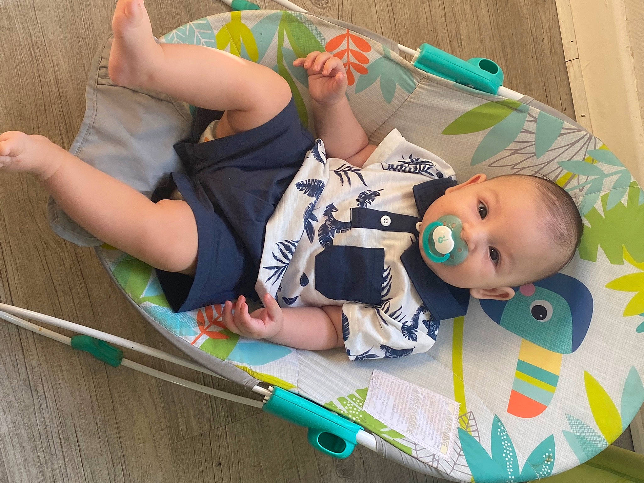 Andrès participe au concours pour gagner de l'argent avec cette photo : baby, baby_carriage, baby_products, baby_toddler_clothing, baby_toys, boats_and_boating_equipment_and_supplies, child, fun, green, leisure, pattern, person, play, recreation, shorts, t_shirt, thigh, toddler, toy, vacation