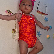 Chloë a rejoint le concours — aidez-le/la à gagner de superbes lots ! baby, infant, swimsuit, headband, bow, anklets, pearls, flower, sunglasses, starfish, seashells, lying_down, child, accessories, pink, orange, indoor, portrait, cute, playful