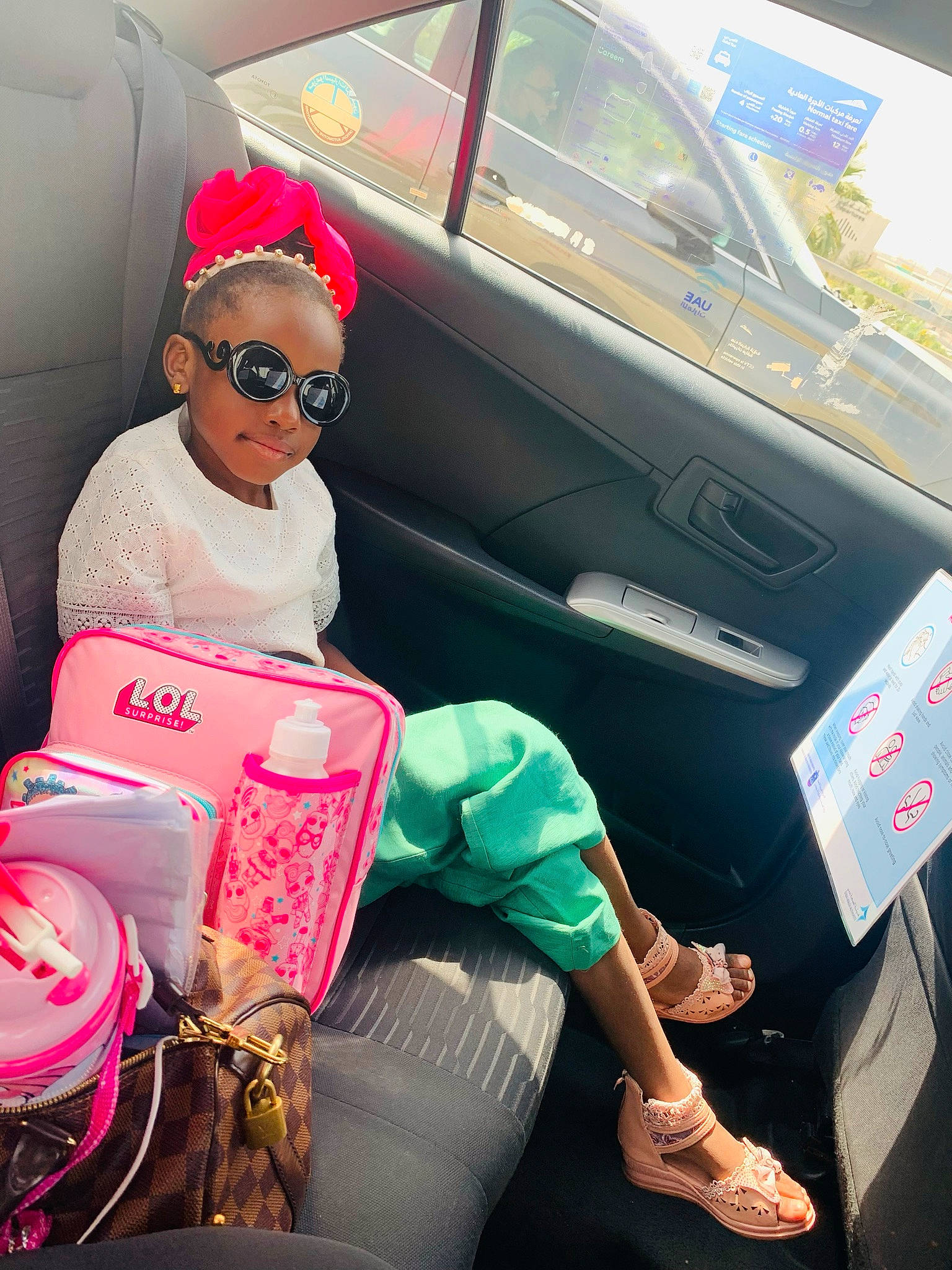 Dominica a rejoint le concours — aidez-le/la à gagner de superbes lots ! automotive_design, automotive_exterior, bag, car_seat, cool, eyewear, family_car, glasses, goggles, leisure, luggage_and_bags, mode_of_transport, motor_vehicle, person, shoe, snapshot, sneakers, sunglasses, travel, vehicle_door