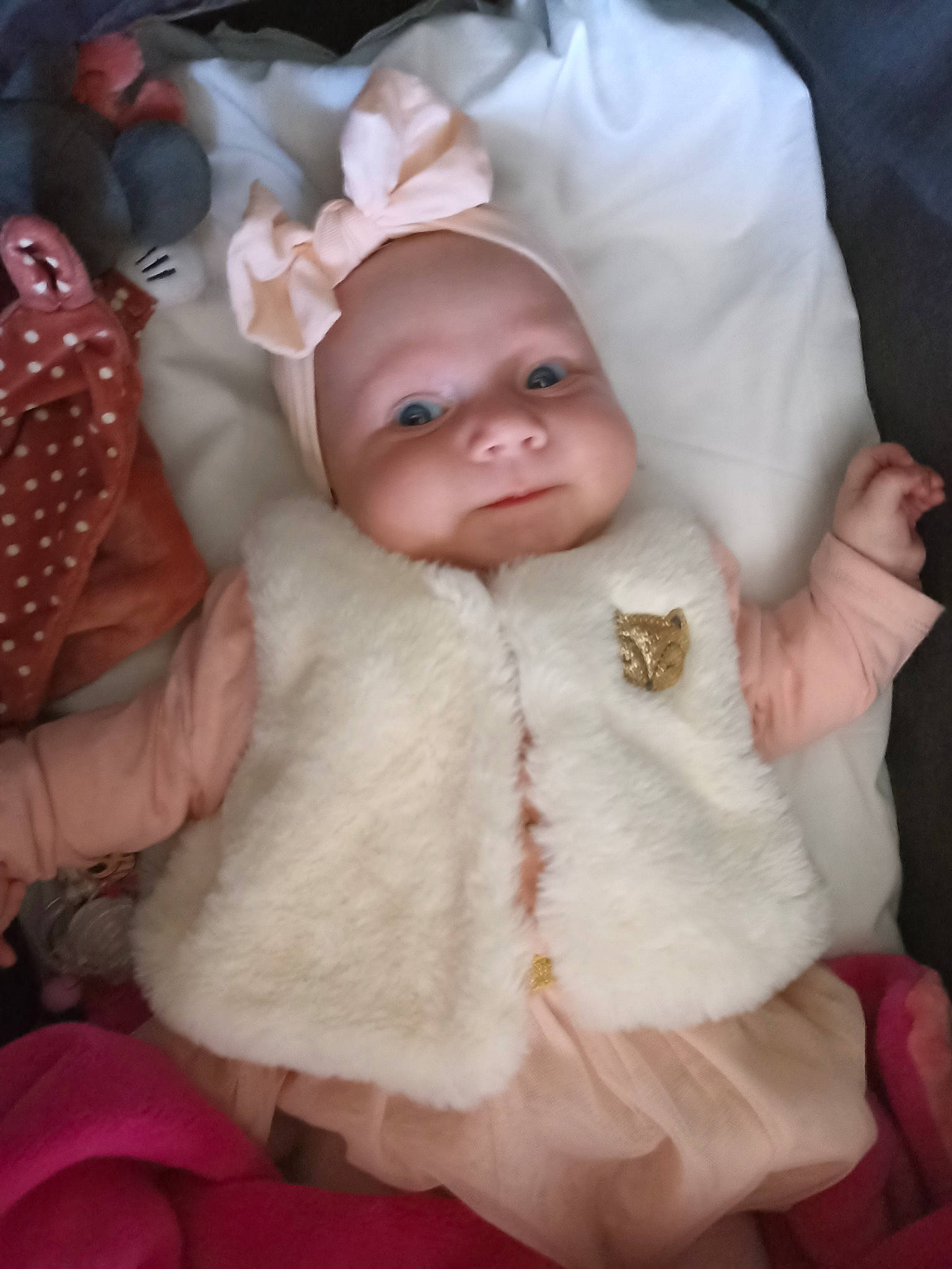 Zohey participe au concours pour gagner de l'argent avec cette photo : baby, baby_toddler_clothing, cheek, child, comfort, costume, event, fashion_accessory, fur, happy, hat, headwear, iris, peach, person, pink, portrait_photography, skin, sleeve, smile