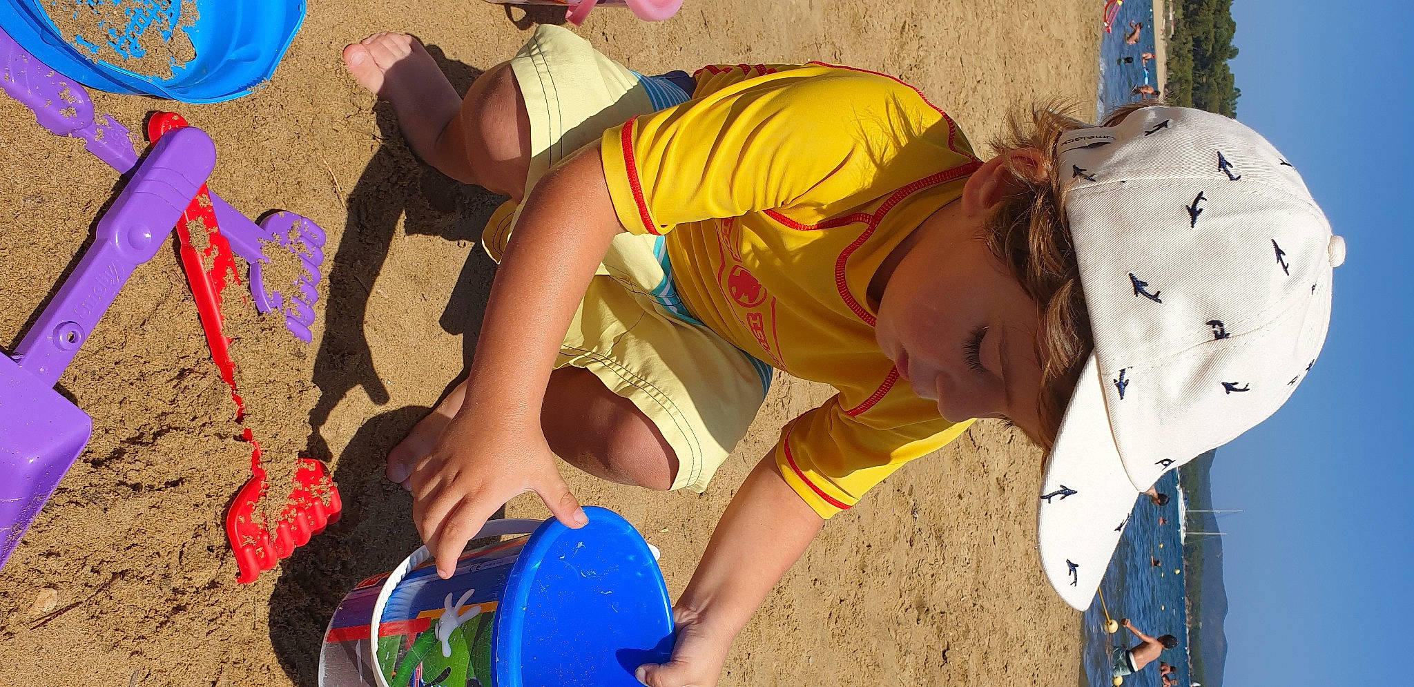 Lenny a rejoint le concours — aidez-le/la à gagner de superbes lots ! adaptation, child, fun, leisure, person, play, sand, smile, summer, vacation, world