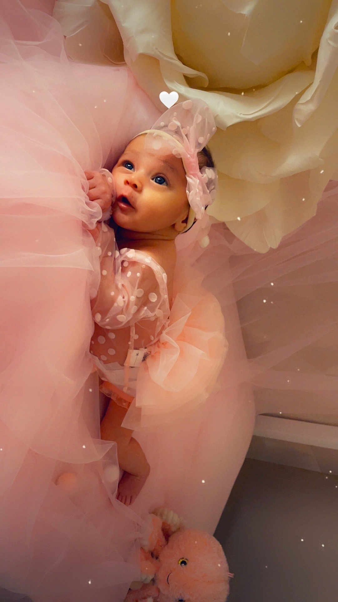 Meizi participe au concours pour gagner de l'argent avec cette photo : baby, infant, pink, tutu, dress, headband, polka_dot, tulle, flower, plush_toy, soft_texture, cute, portrait, child, sleepwear, smiling, indoor, newborn, adorable, lying_down