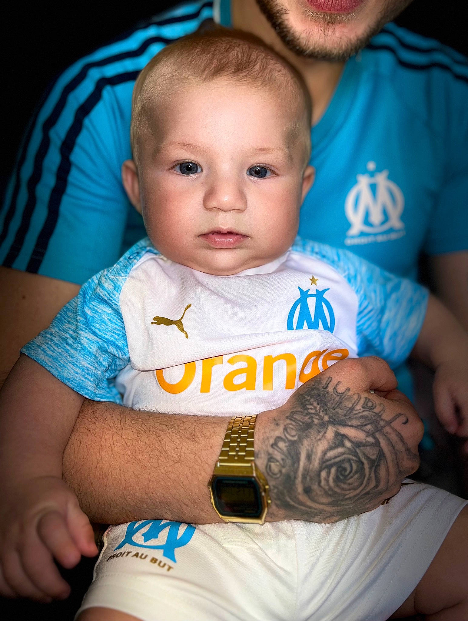 Mayron a rejoint le concours — aidez-le/la à gagner de superbes lots ! blue, child, cool, eye, face, finger, flash_photography, hand, happy, head, human_body, iris, muscle, neck, organ, person, shoulder, skin, t_shirt, toddler
