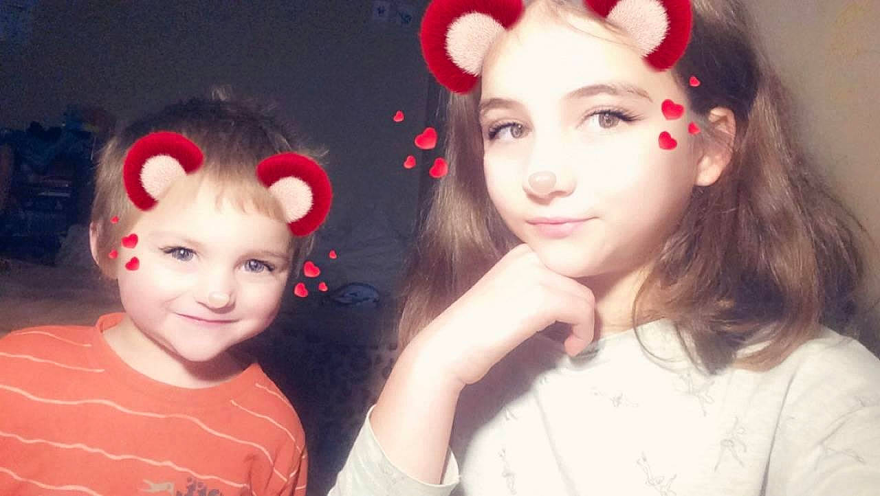 Oceane a rejoint le concours — aidez-le/la à gagner de superbes lots ! beauty, cheek, cool, ear, eye, eyebrow, face, forehead, hair, hairstyle, head, joy, lip, nose, organ, person, photography, pink, red, selfie