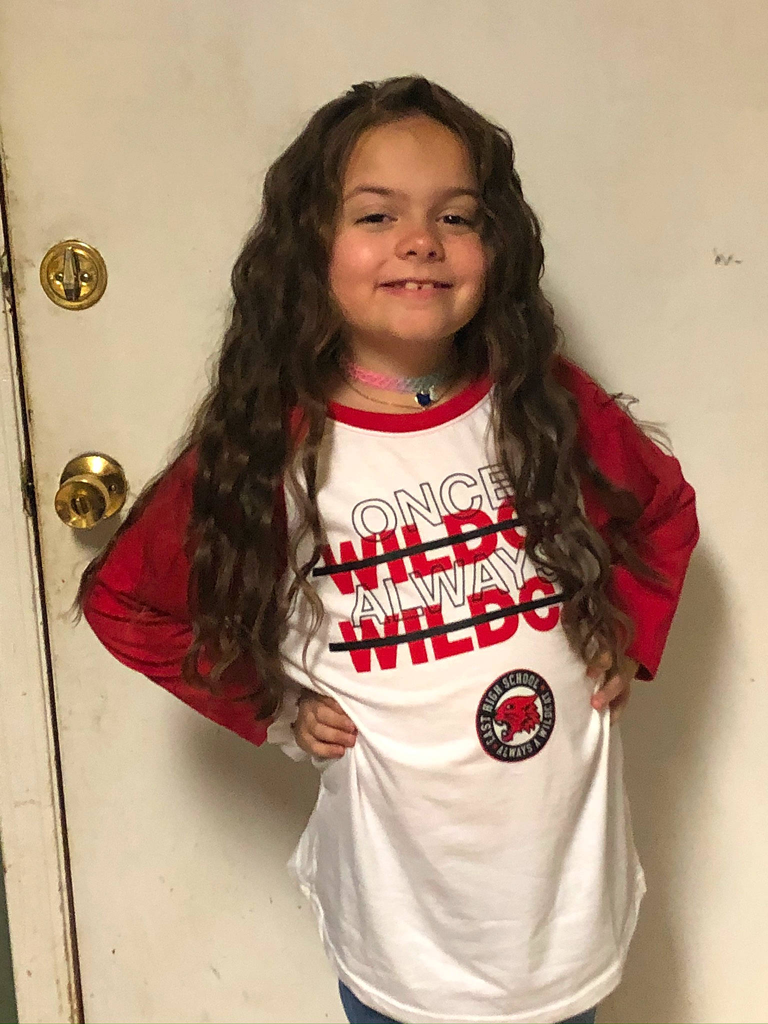 Madison is registered to the contest to win money with this photo: cheek, chin, clothing, eye, face, facial_expression, gesture, hair, hairstyle, head, human_body, joint, joy, lip, mouth, neck, person, shoulder, skin, sleeve