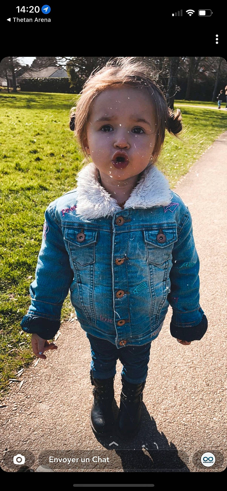 Eléna participe au concours pour gagner de l'argent avec cette photo : baby_toddler_clothing, brown_hair, child, denim, electric_blue, eye, fun, fur, grass, hairstyle, happy, head, headgear, iris, jewellery, pattern, person, skin, sleeve, textile