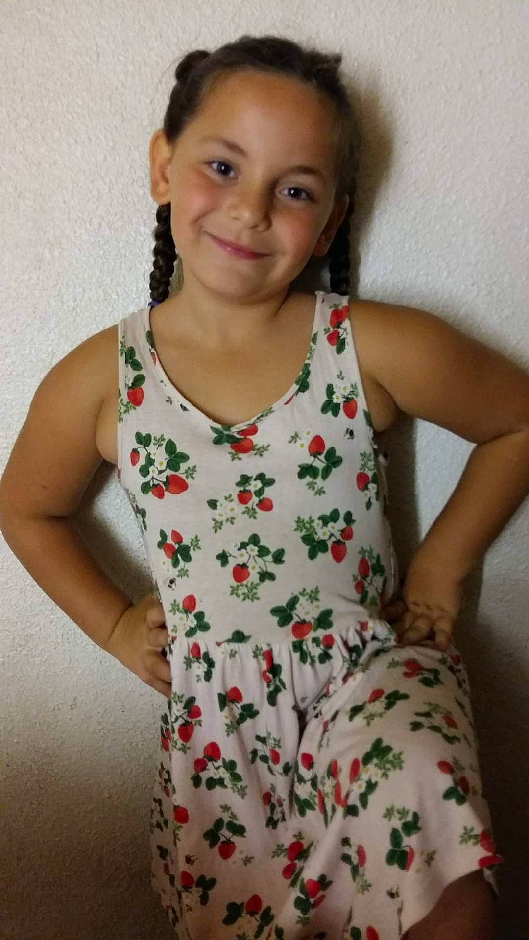 Eli.duygu participe au concours pour gagner de l'argent avec cette photo : child, clothing, dress, joy, neck, pattern, person