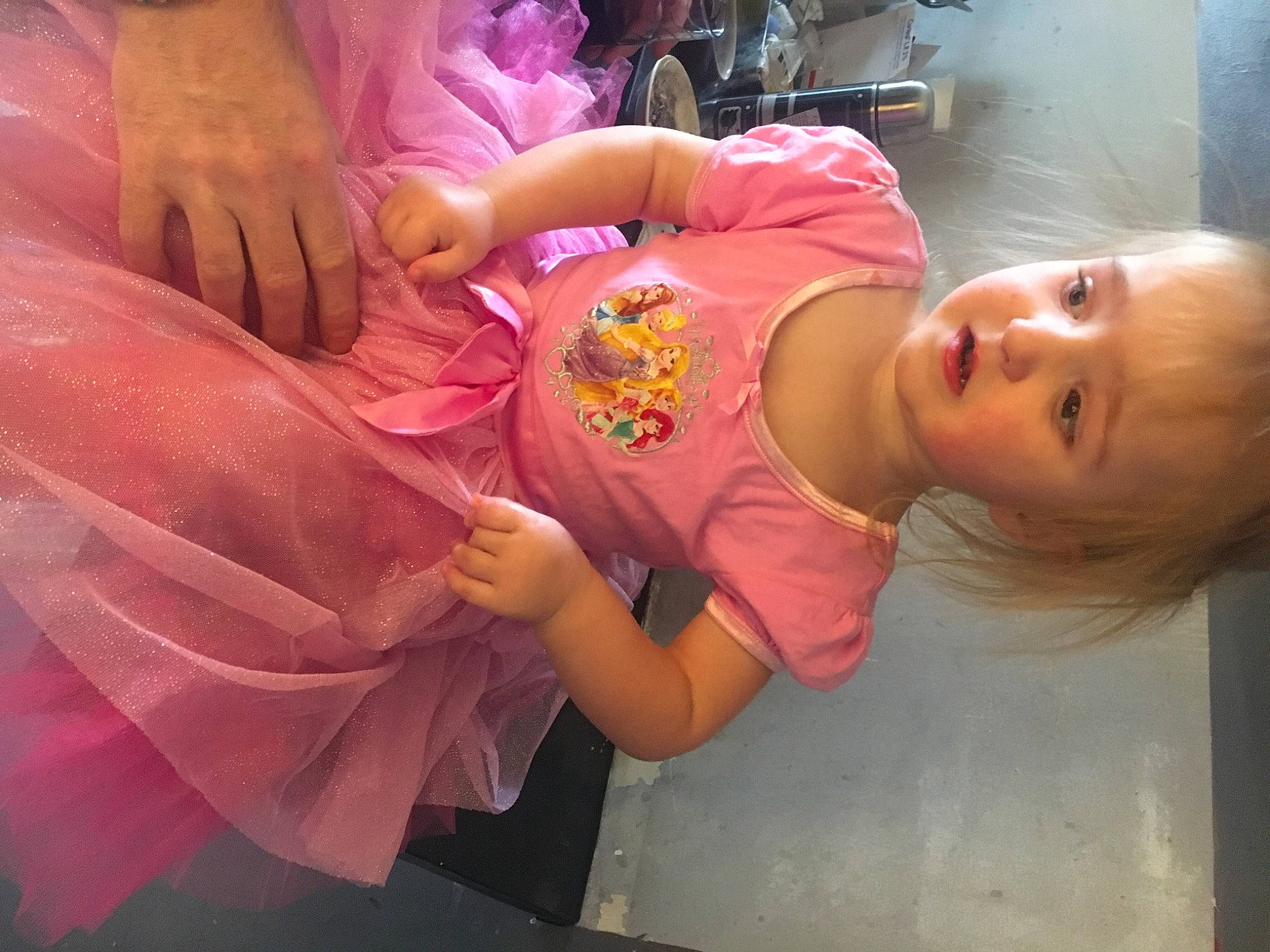 Elena a rejoint le concours — aidez-le/la à gagner de superbes lots ! arm, baby, baby_toddler_clothing, child, event, eyelash, finger, fun, gesture, hand, happy, leisure, magenta, nail, person, pink, skin, t_shirt, thumb, toddler