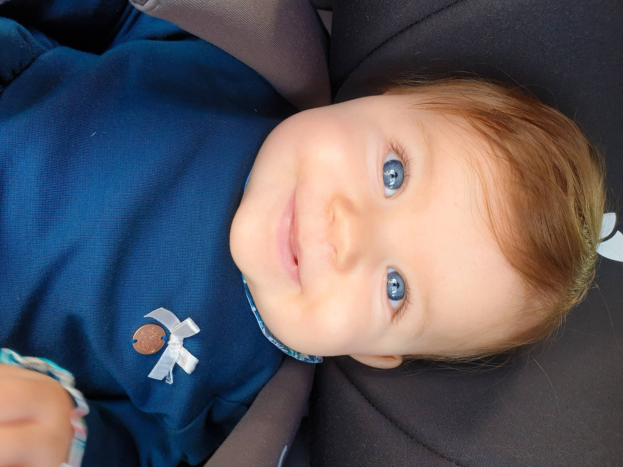 Elisa a rejoint le concours — aidez-le/la à gagner de superbes lots ! azure, baby, baby_toddler_clothing, cheek, child, chin, comfort, cool, eye, eyebrow, face, flash_photography, gesture, happy, iris, joy, lip, nose, person, skin