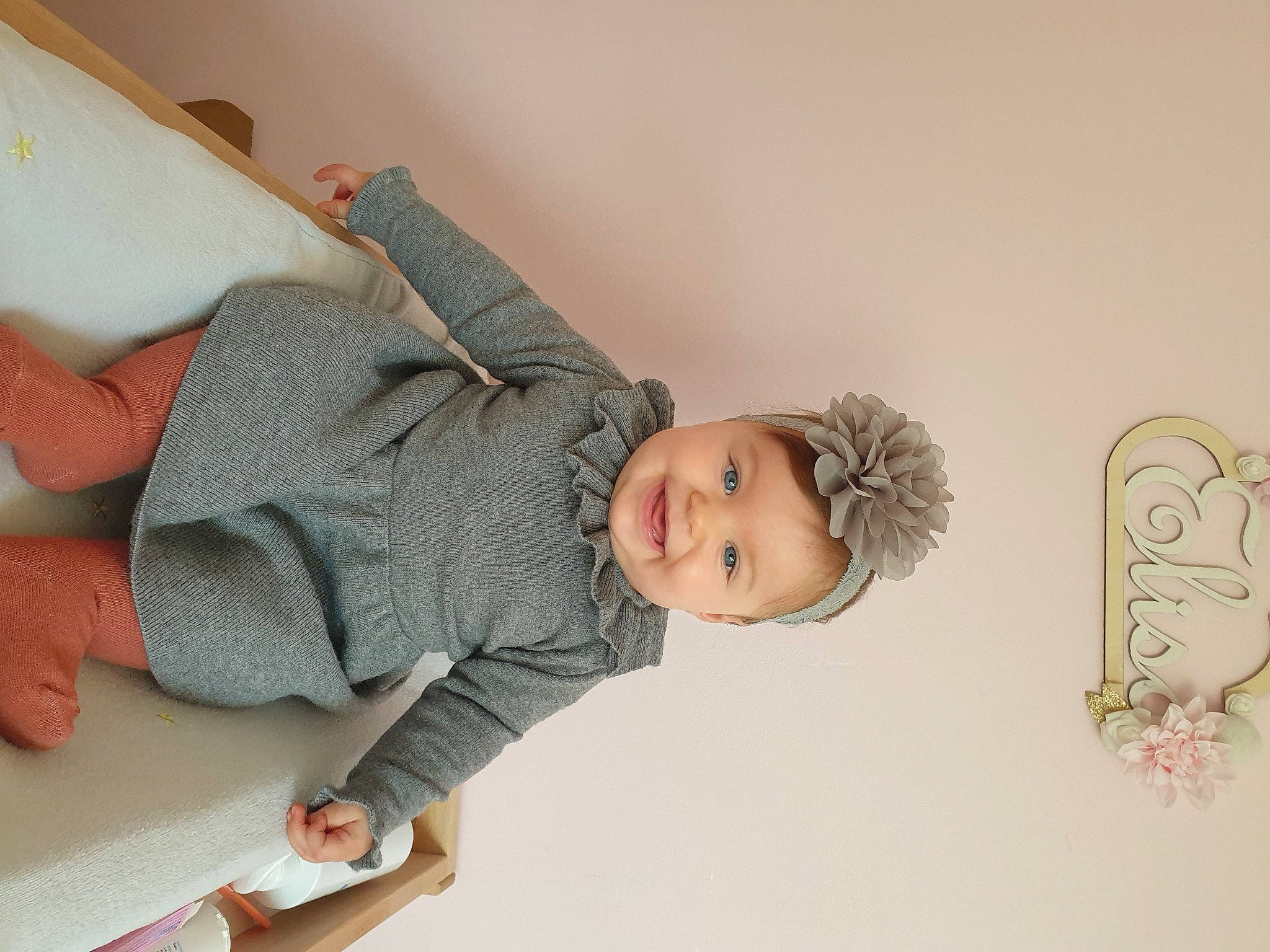 Elisa participe au concours pour gagner de l'argent avec cette photo : baby, baby_products, baby_toddler_clothing, child, comfort, happy, hardwood, headwear, joy, knee, linens, pattern, person, room, sitting, skin, sleeve, smile, sock, toddler