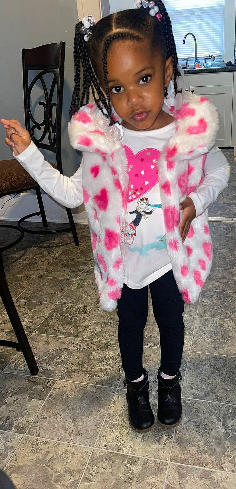 Amor is registered to the contest to win money with this photo: baby_toddler_clothing, cheek, child, clothing, costume, face, fashion_accessory, fun, fur, gesture, happy, lip, magenta, outerwear, pattern, person, pink, sleeve, thumb, toddler
