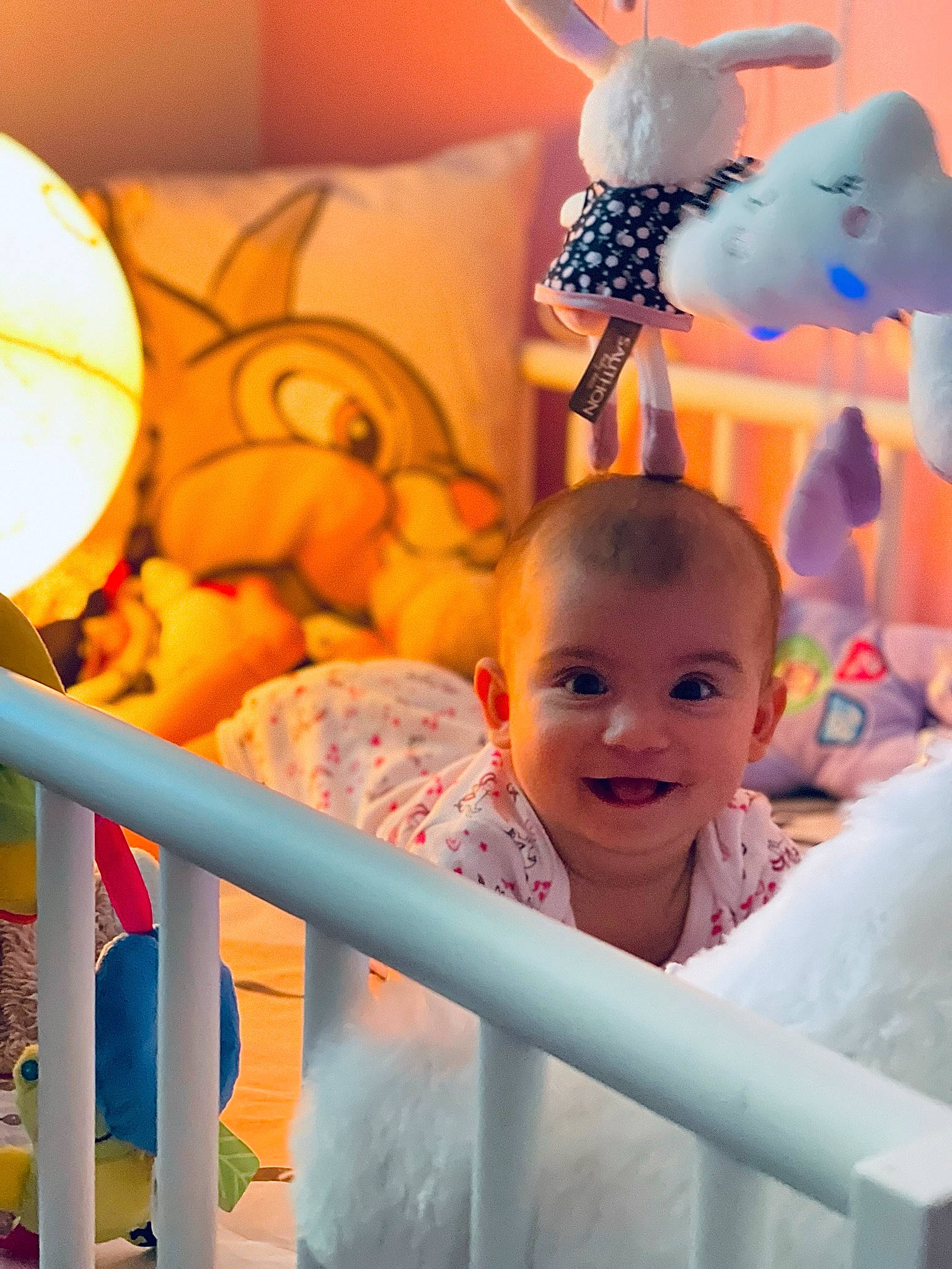 Lyna participe au concours pour gagner de l'argent avec cette photo : baby, baby_toddler_clothing, calabaza, child, fun, gesture, happy, joy, leisure, natural_foods, orange, organ, person, photograph, product, pumpkin, smile, snapshot, t_shirt, toddler