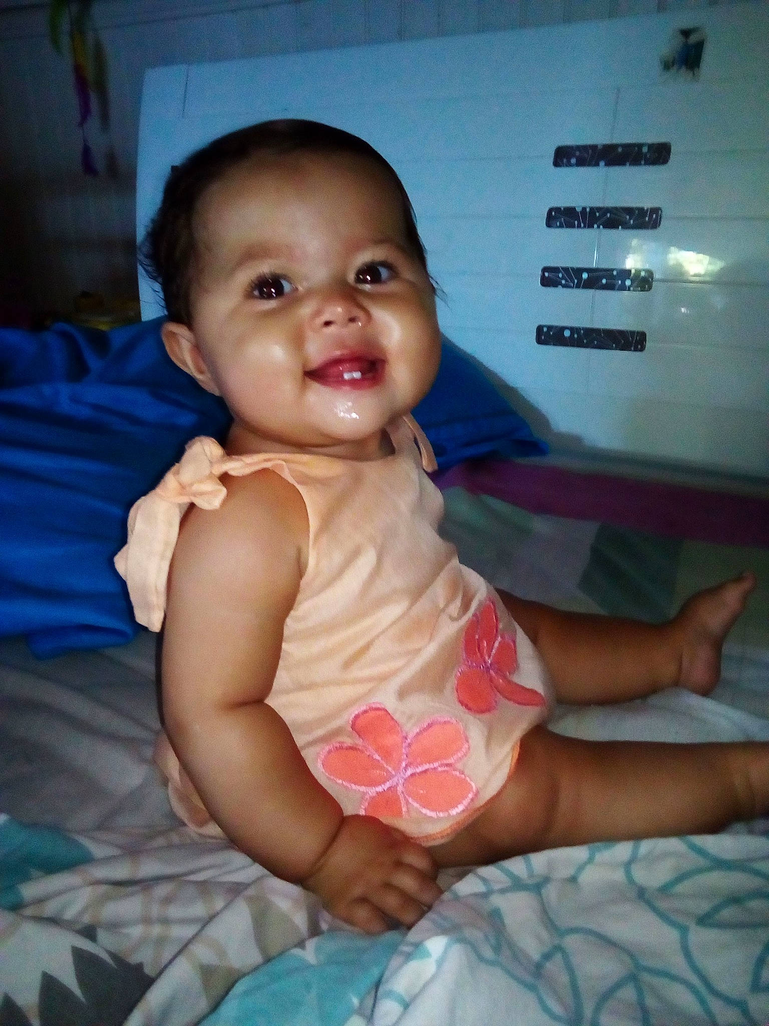 Ylana participe au concours pour gagner de l'argent avec cette photo : baby, cheek, child, eye, fun, person, sitting, skin, smile, toddler, vacation