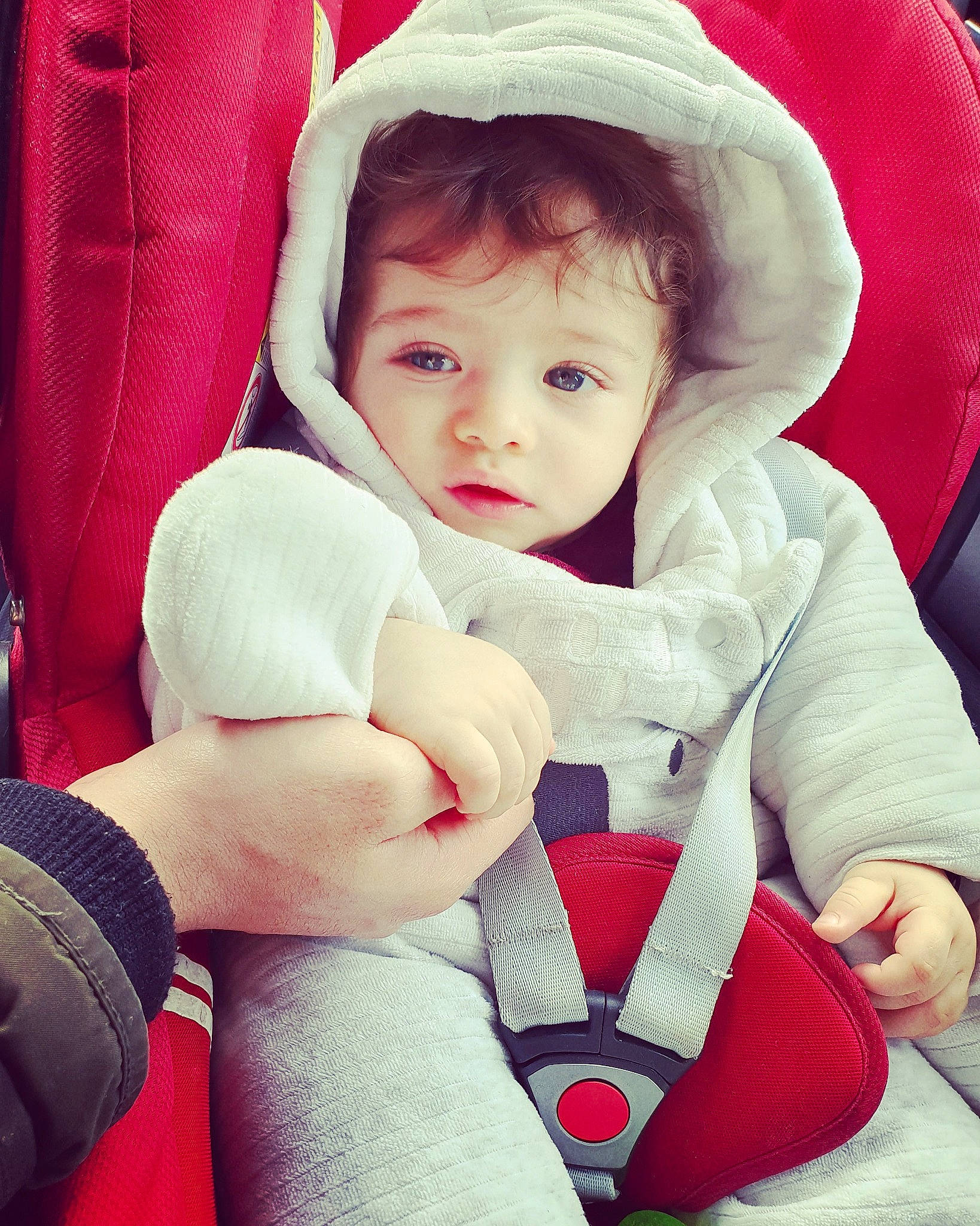 Jassim Mostafa participe au concours pour gagner de l'argent avec cette photo : baby, baby_carriage, baby_in_car_seat, car_seat, cheek, child, comfort, finger, hand, lip, person, pink, product, red, seat_belt, skin, toddler