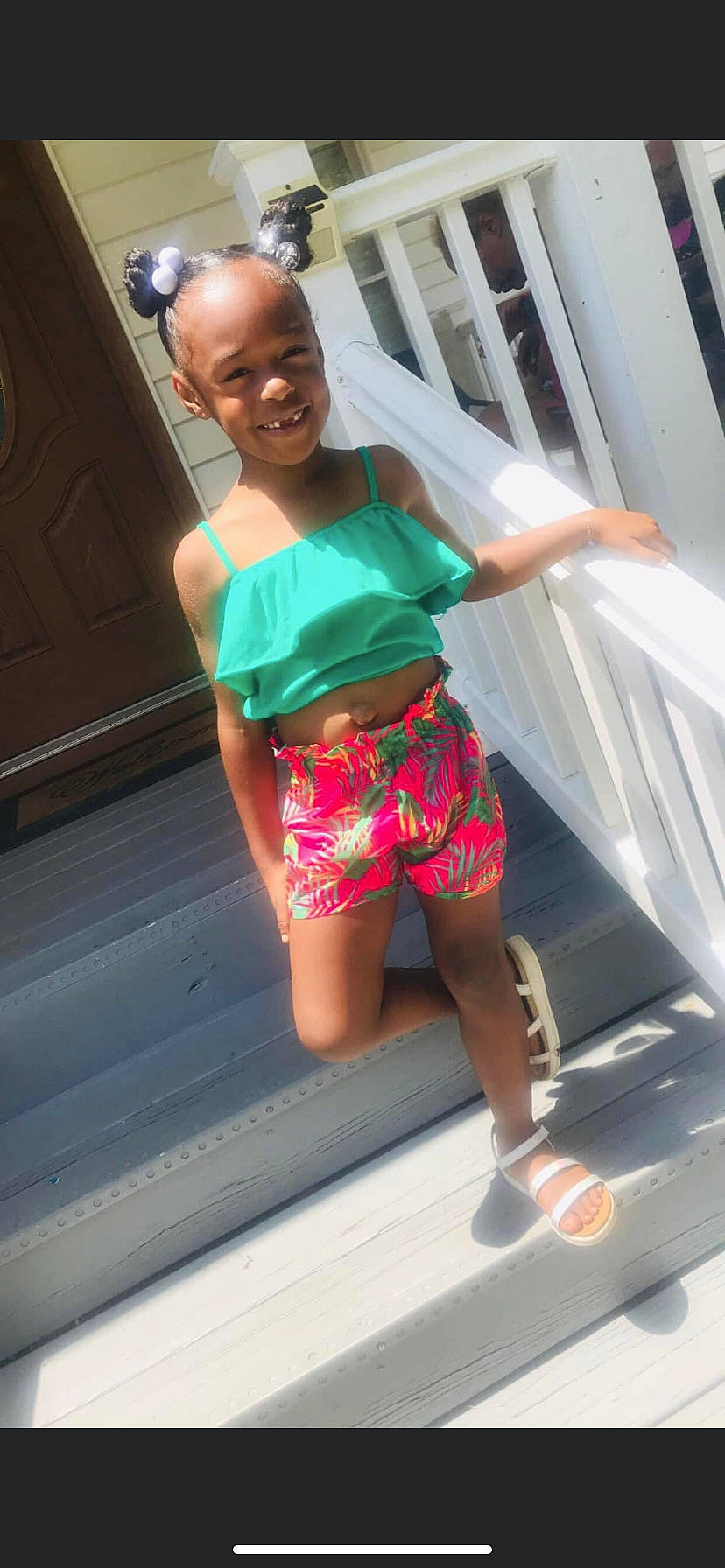 Jahla is registered to the contest to win money with this photo: abdomen, brown_hair, calf, chest, electric_blue, eyewear, fashion_design, fun, human_leg, joy, knee, leg, leisure, magenta, navel, person, shorts, t_shirt, thigh, tints_and_shades