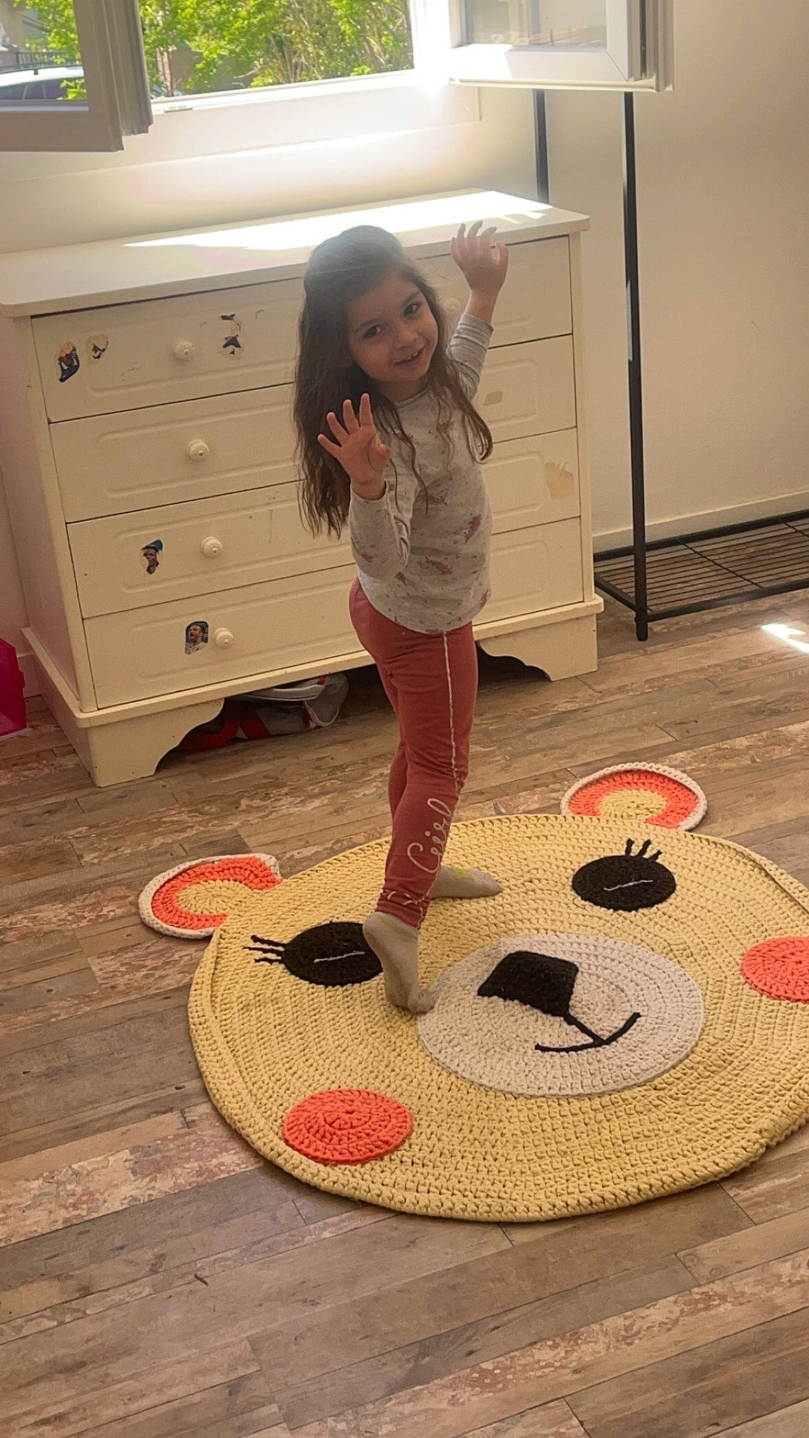 Cataleya a rejoint le concours — aidez-le/la à gagner de superbes lots ! balance, cabinetry, chest, chest_of_drawers, child, cupboard, drawer, dresser, floor, flooring, fun, hardwood, joy, pattern, person, pink, room, smile, standing, toddler