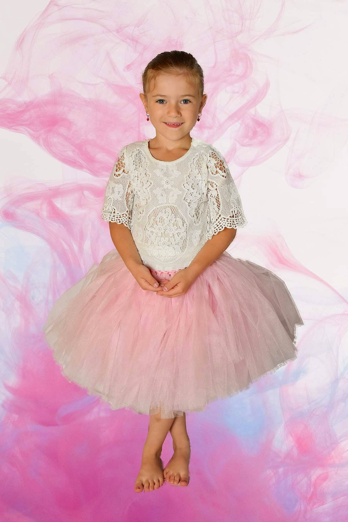 Ilyana a rejoint le concours — aidez-le/la à gagner de superbes lots ! art, baby_toddler_clothing, dance, day_dress, dress, embellishment, entertainment, event, fashion_design, fun, happy, joy, magenta, peach, performing_arts, person, pink, purple, ruffle, sleeve