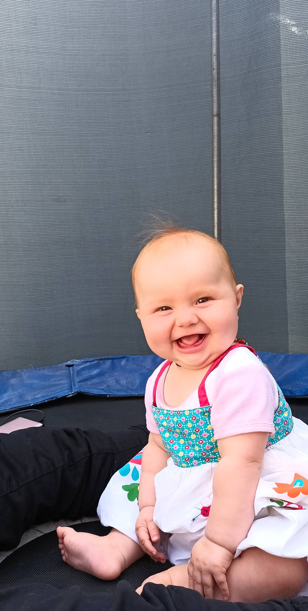 Luna a rejoint le concours — aidez-le/la à gagner de superbes lots ! baby, baby_toddler_clothing, couch, electric_blue, eye, facial_expression, flash_photography, fun, hairstyle, happy, head, iris, joy, leisure, person, sitting, skin, sleeve, smile, standing