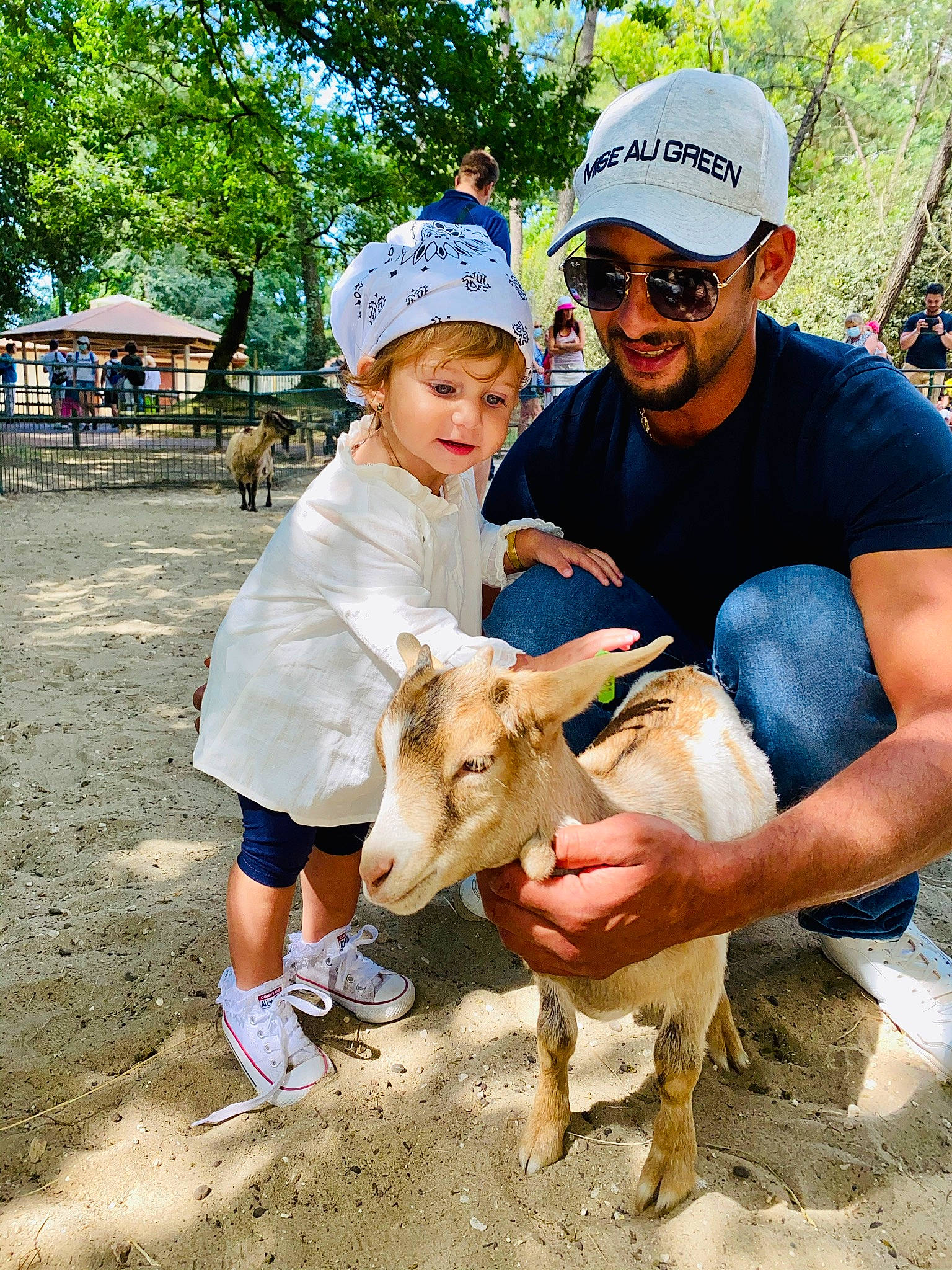 Sarah-lou participe au concours pour gagner de l'argent avec cette photo : child, goat, goats, headwear, landscape, livestock, people, person, recreation, smile, vacation, working_animal