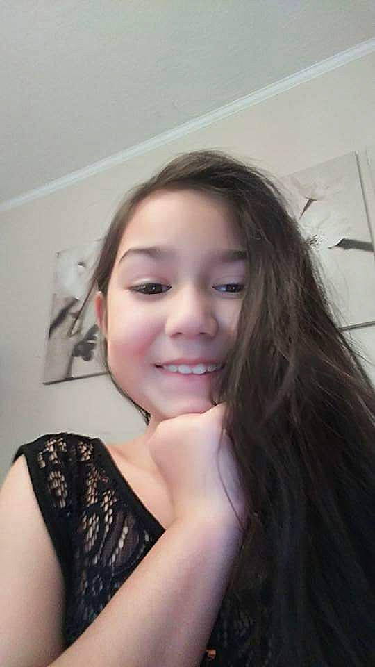 Alyssia is registered to the contest to win money with this photo: beauty, black_hair, brown_hair, chin, eyebrow, face, forehead, hair, hairstyle, jaw, lady, lip, long_hair, mouth, neck, nose, person, photography, selfie, skin