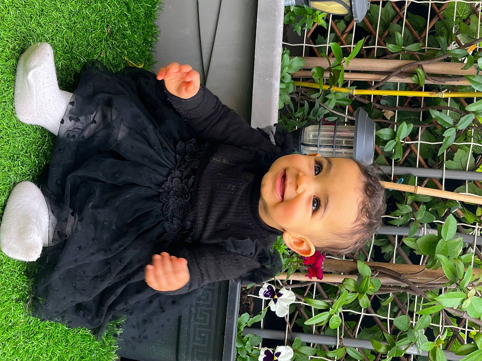 Andrea a rejoint le concours — aidez-le/la à gagner de superbes lots ! botany, child, fun, garden, grass, green, happy, joy, leaf, leisure, people_in_nature, person, plant, sitting, smile, spring, toddler, tree, yard