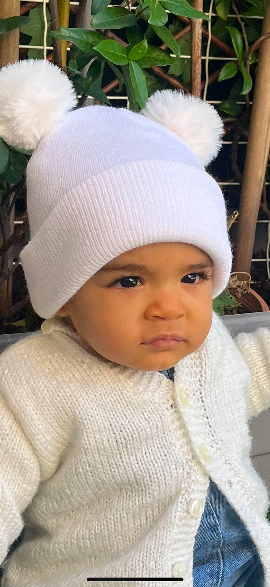 Andrea a rejoint le concours — aidez-le/la à gagner de superbes lots ! baby, beanie, cap, cheek, child, clothing, creative_arts, eye, fashion_accessory, hat, headgear, headwear, knit_cap, outerwear, person, sleeve, textile, toddler, white, winter