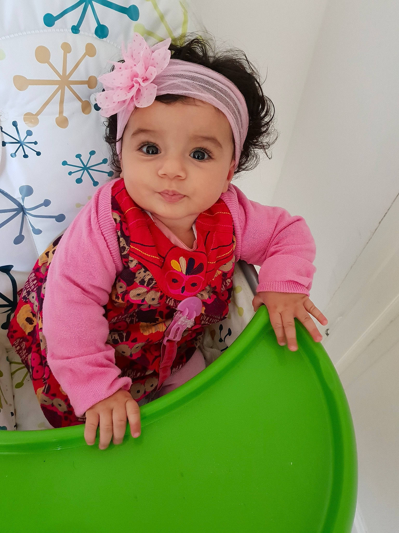 Élise a rejoint le concours — aidez-le/la à gagner de superbes lots ! child, flower, girl, hair_accessory, headband, headgear, infant, magenta, person, pink, product, skin, textile, toddler