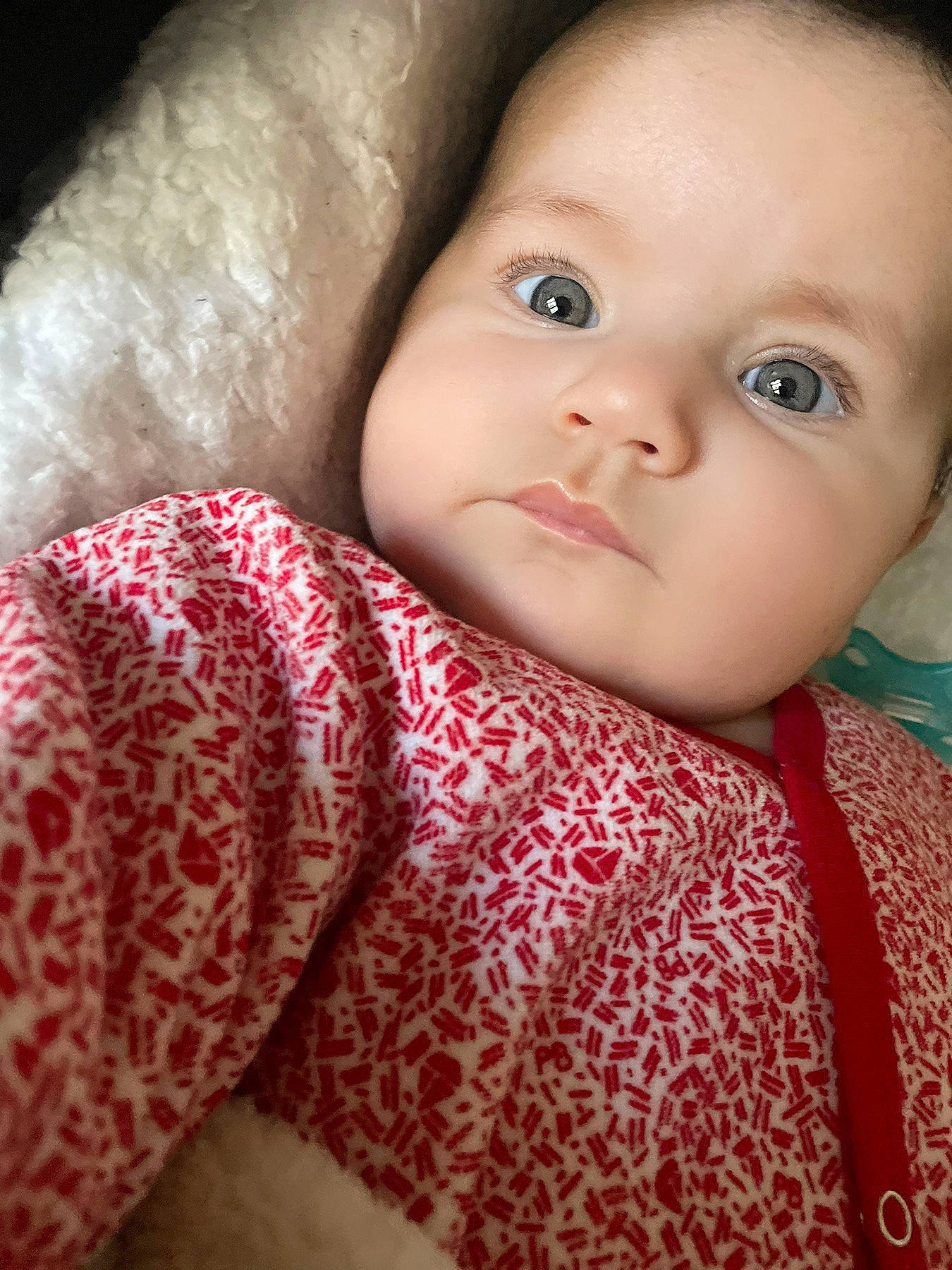 Nelia a rejoint le concours — aidez-le/la à gagner de superbes lots ! baby, baby_toddler_clothing, cheek, eyebrow, eyelash, flash_photography, human_body, iris, lip, mouth, neck, no_expression, nose, outerwear, person, pink, skin, sleeve, smile, textile