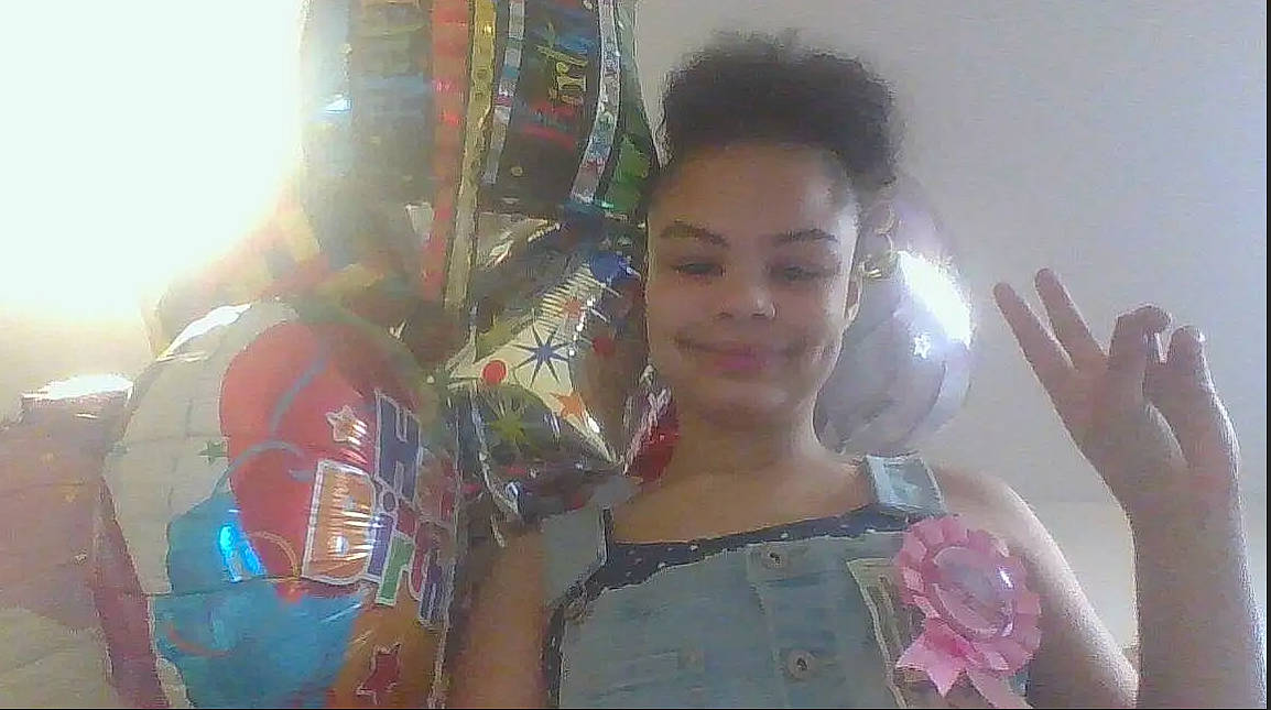 Makayla is registered to the contest to win money with this photo: cool, event, fun, gesture, happy, iris, jewellery, joy, leisure, necklace, person, plastic, smile, standing, t_shirt, temple, thumb, travel, vacation, visual_arts