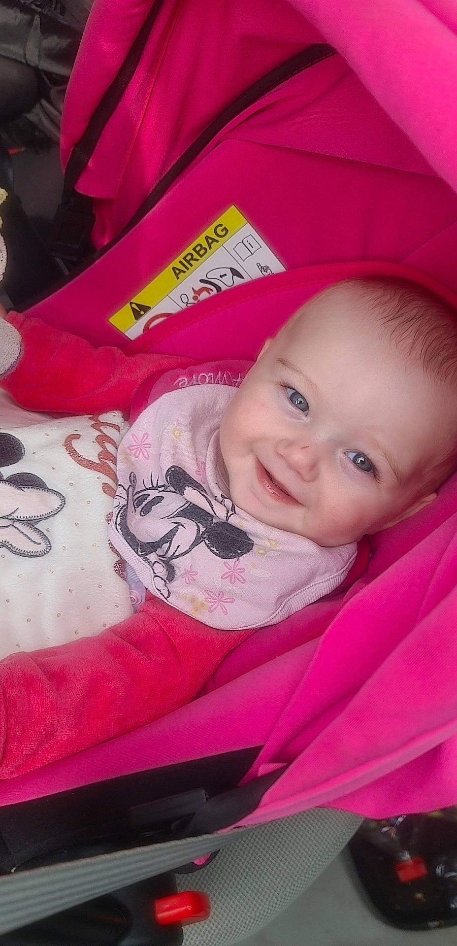 Layna a rejoint le concours — aidez-le/la à gagner de superbes lots ! baby, baby_carriage, baby_toddler_clothing, cheek, chin, cool, eye, eyebrow, facial_expression, happy, iris, joy, lip, nose, person, pink, product, skin, sleeve, smile