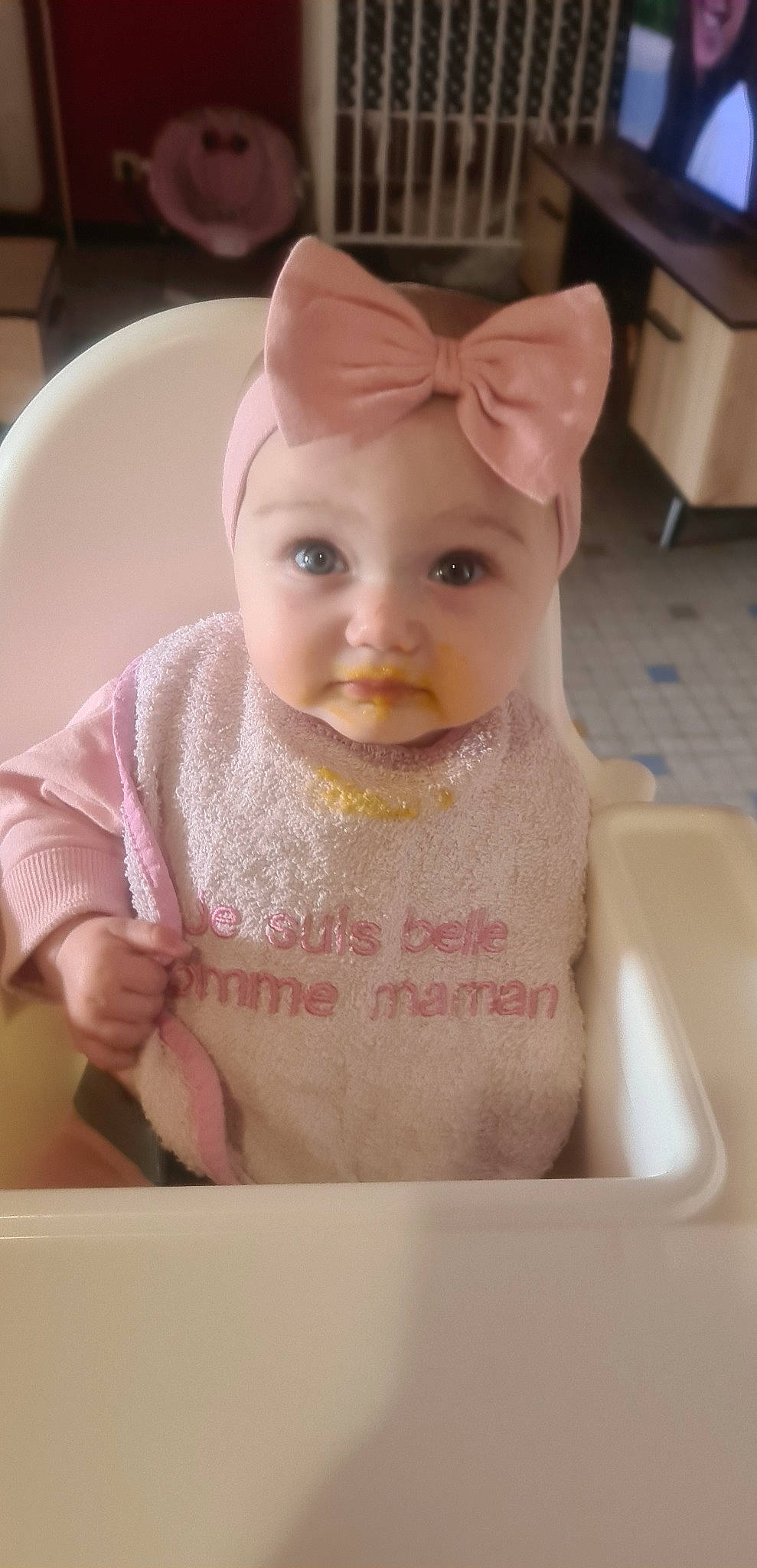 Layna participe au concours pour gagner de l'argent avec cette photo : baby, baby_products, baby_toddler_clothing, cheek, child, ear, eye, eyebrow, forehead, happy, headwear, human_body, iris, lip, nose, person, pink, product, shipping_box, skin