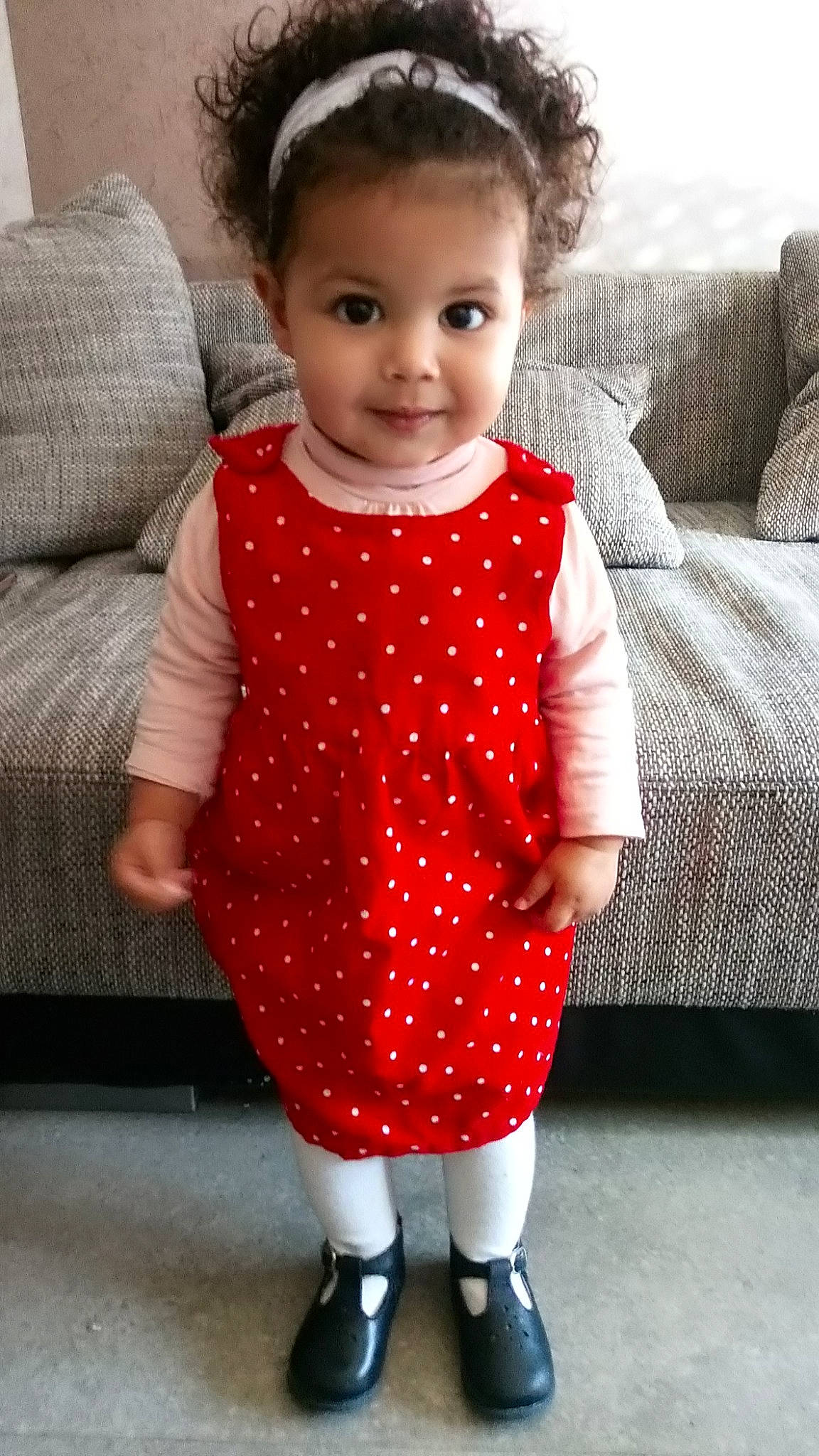 Layana a rejoint le concours — aidez-le/la à gagner de superbes lots ! baby, baby_toddler_clothing, child, child_model, clothing, design, dress, outerwear, pattern, person, plaid, polka_dot, red, sleeve, standing, toddler