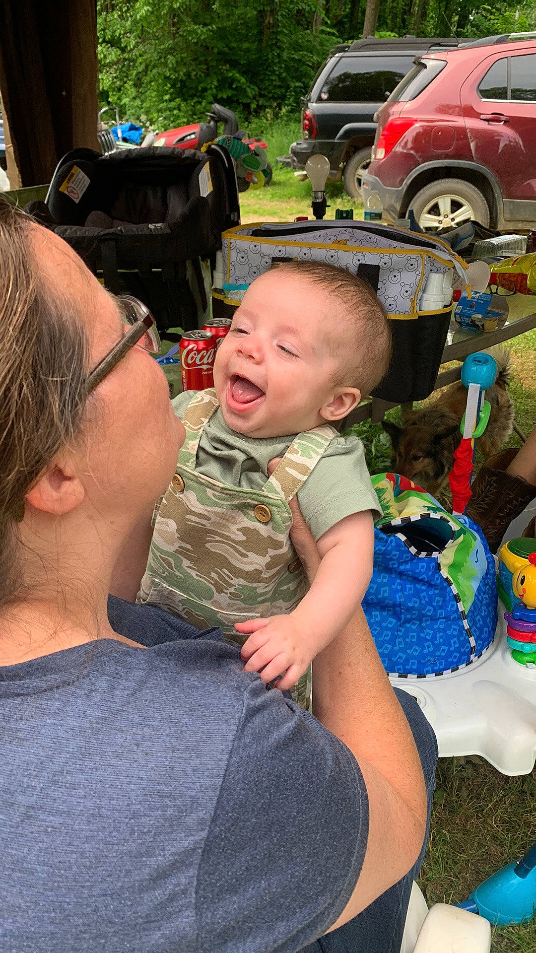 Oakley is registered to the contest to win money with this photo: baby, child, event, eyewear, family_car, fun, grass, hairstyle, happy, iris, leisure, motor_vehicle, person, product, public_space, recreation, t_shirt, tire, toddler, vacation