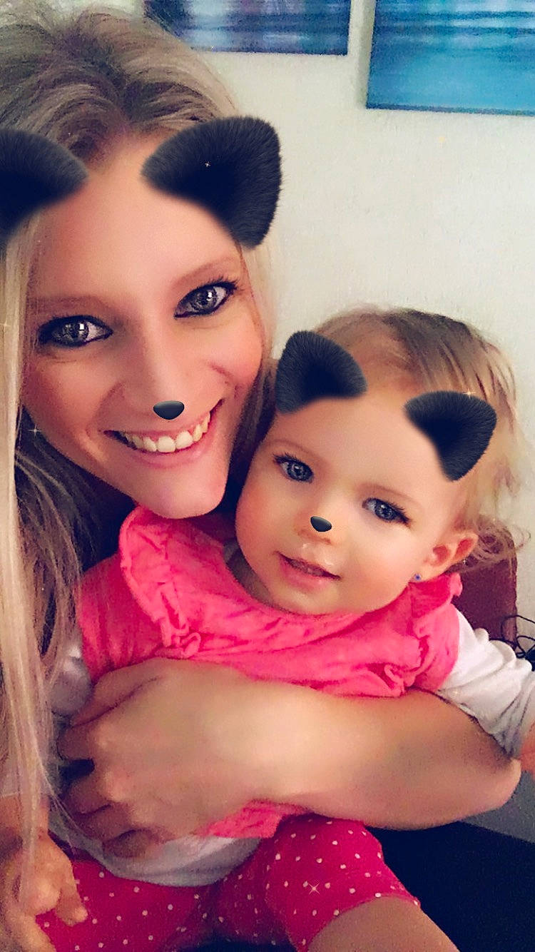 Lylou a rejoint le concours — aidez-le/la à gagner de superbes lots ! beauty, cheek, child, daughter, eye, eyebrow, face, forehead, fun, hair, happy, human, joy, lip, mother, nose, person, pink, selfie, skin