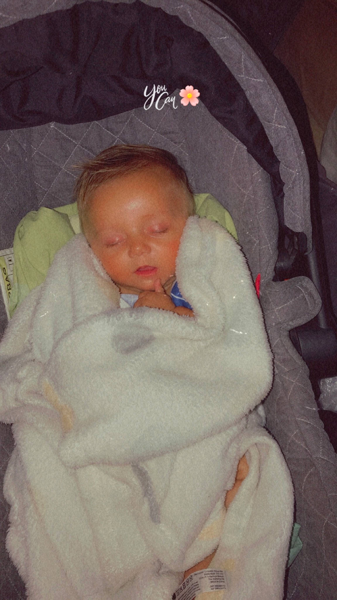 Messon a rejoint le concours — aidez-le/la à gagner de superbes lots ! baby, baby_products, baby_safety, baby_sleeping, baby_toddler_clothing, carmine, cheek, child, comfort, infant_bed, linens, person, product, room, sitting, skin, sleep, sleeve, thumb, toddler