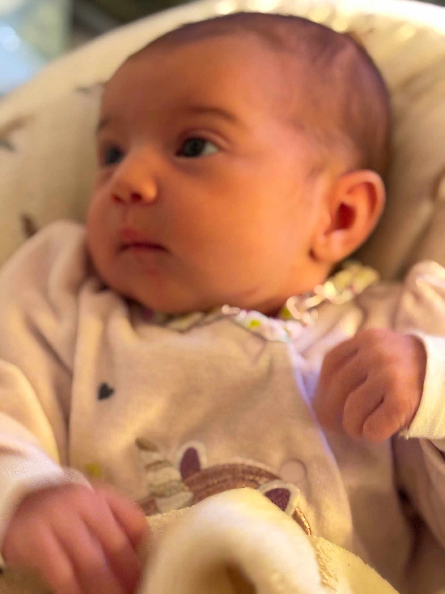 Matéa participe au concours pour gagner de l'argent avec cette photo : baby, infant, child, face, hand, clothing, blanket, portrait, cute, soft_light, indoors, newborn, cozy, warm, expression, skin, eyebrows, ears, sleeves, fabric