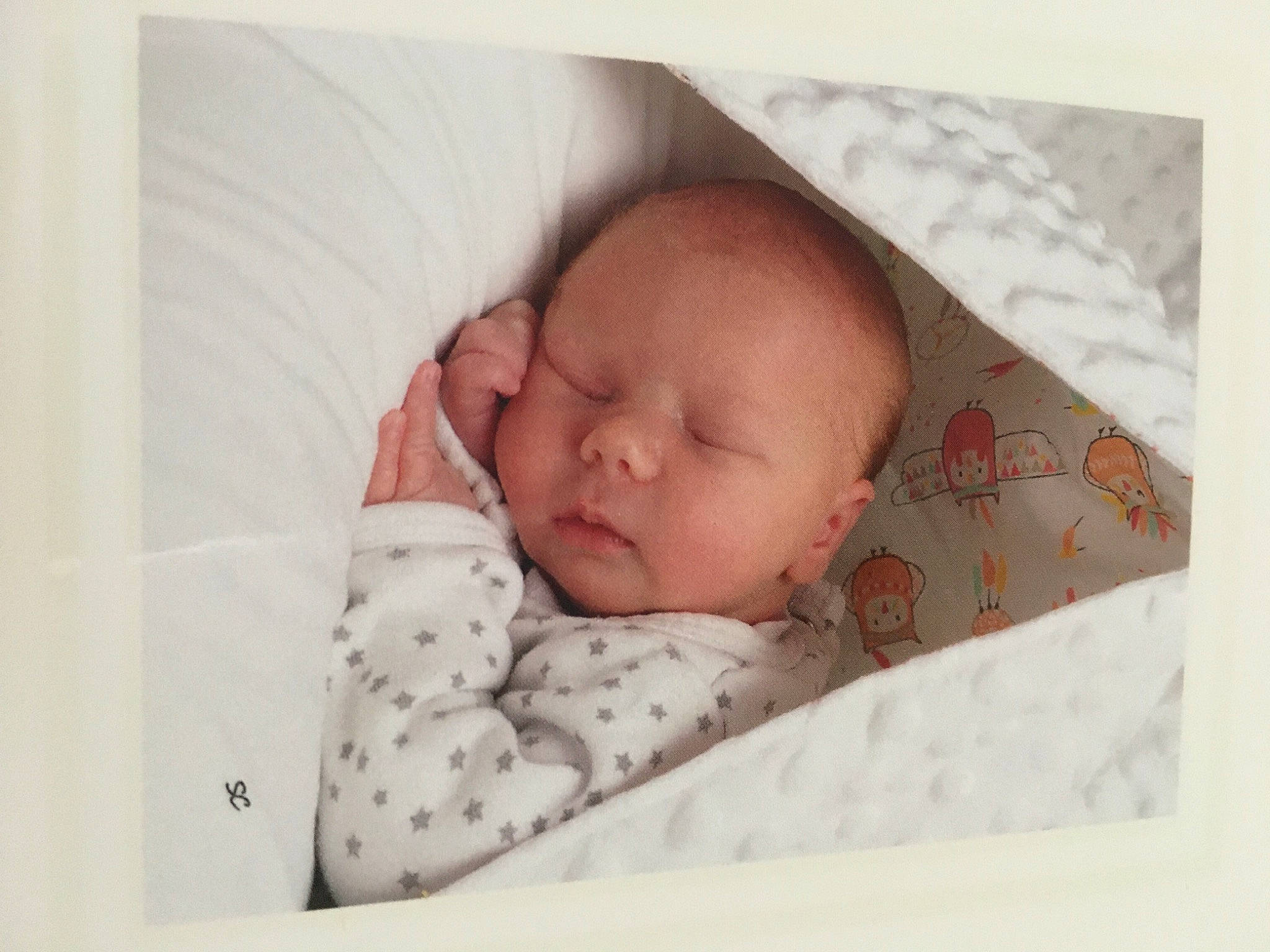 Willow participe au concours pour gagner de l'argent avec cette photo : baby, baby_products, baby_sleeping, baby_toddler_clothing, bedding, bedtime, carmine, cheek, child, comfort, face, flesh, linens, nap, pattern, person, portrait_photography, room, sleep, sleeve