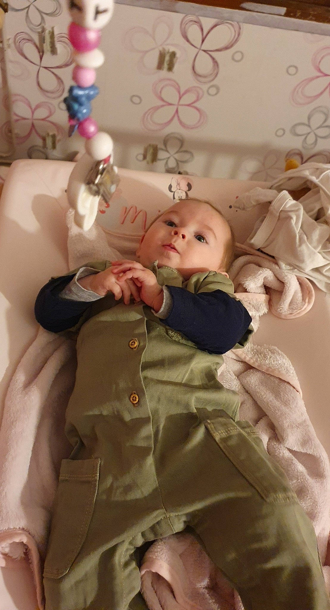 Téa participe au concours pour gagner de l'argent avec cette photo : baby, baby_products, baby_toddler_clothing, ceramic, child, comfort, linens, person, pink, toddler