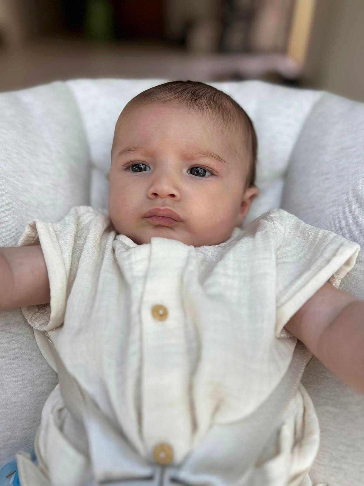 Cayden participe au concours pour gagner de l'argent avec cette photo : baby, infant, face, person, clothing, cushion, soft, indoor, expression, neutral_expression, closeup, child, newborn, cute, young, comfort, baby_garment, skin, head, arm