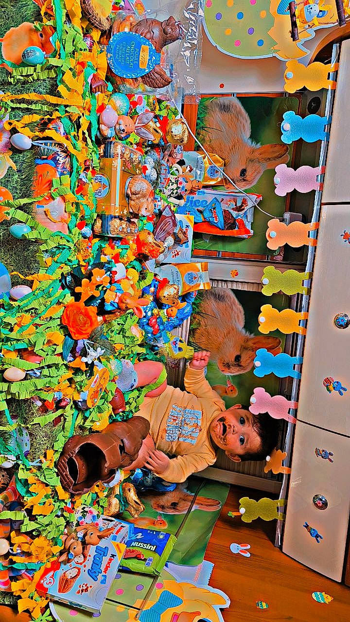 Walid Calimar a rejoint le concours — aidez-le/la à gagner de superbes lots ! art, child, fun, illustration, pattern, person, play, rectangle, room, toddler, toy, visual_arts