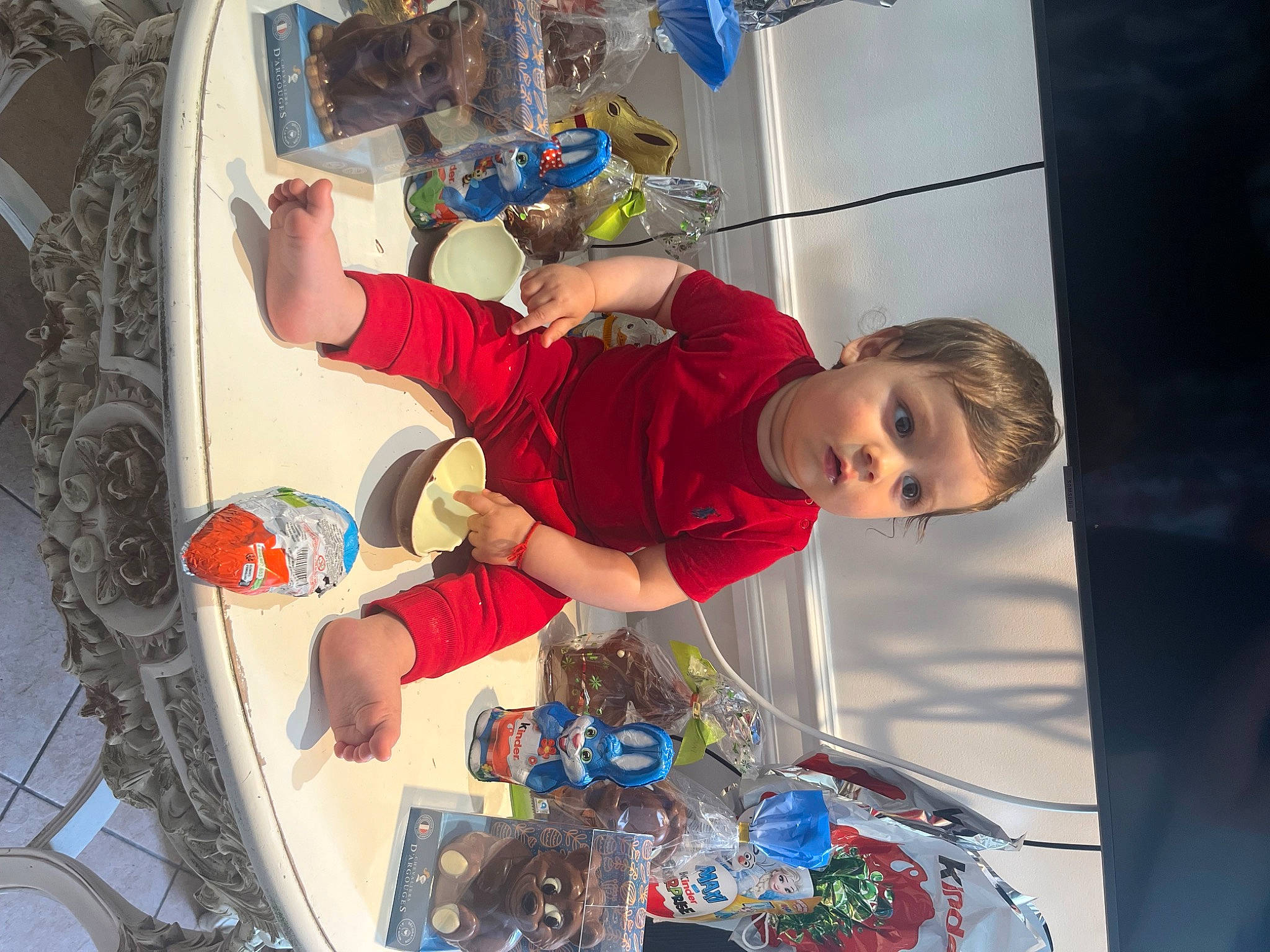 Benjamin a rejoint le concours — aidez-le/la à gagner de superbes lots ! child, circle, event, fun, hat, leisure, person, plastic, recreation, shorts, space, t_shirt, toddler, vacation, visual_arts, water, world