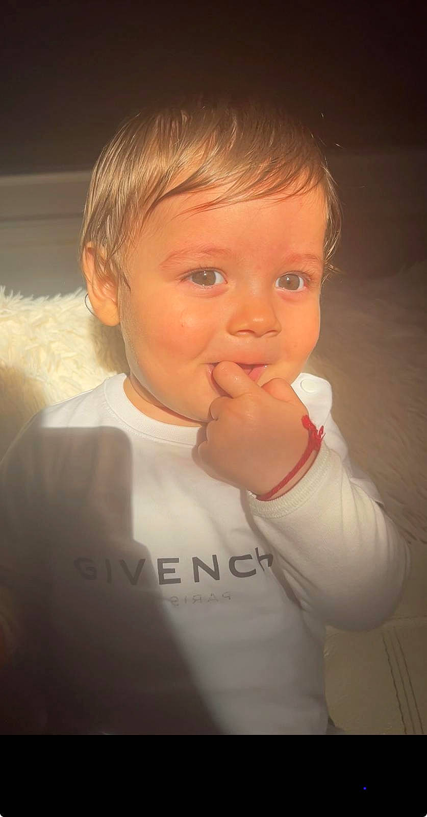 Benjamin participe au concours pour gagner de l'argent avec cette photo : cheek, cool, ear, eyelash, flash_photography, forehead, fun, gesture, hairstyle, happy, human_body, jaw, lip, mouth, neck, nose, person, skin, sleeve, t_shirt