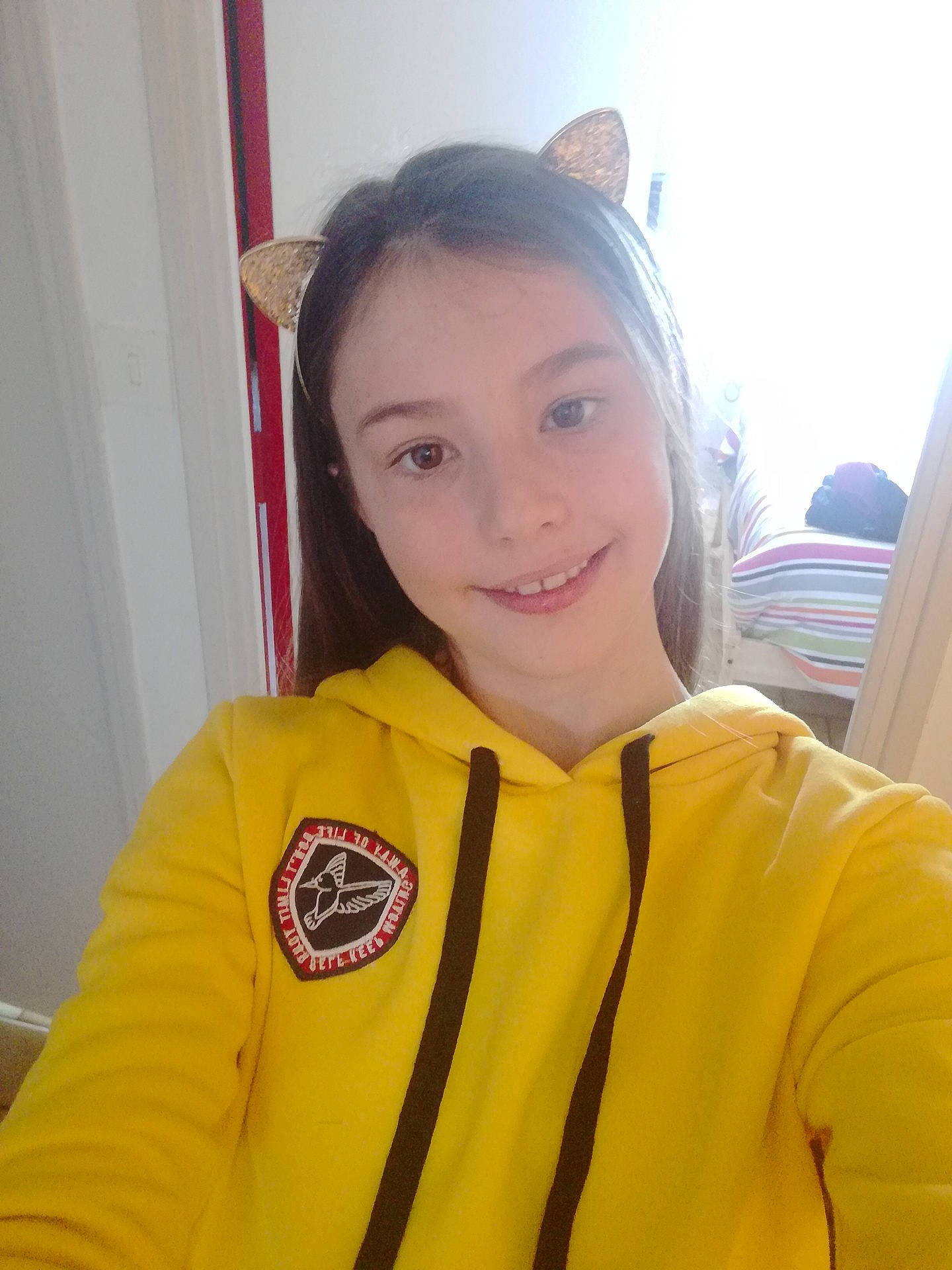 Emy participe au concours pour gagner de l'argent avec cette photo : blond, cheek, chin, day, eye, eyebrow, face, forehead, girl, hair, hairstyle, head, human_hair_color, joy, outerwear, person, product, selfie, shoulder, skin