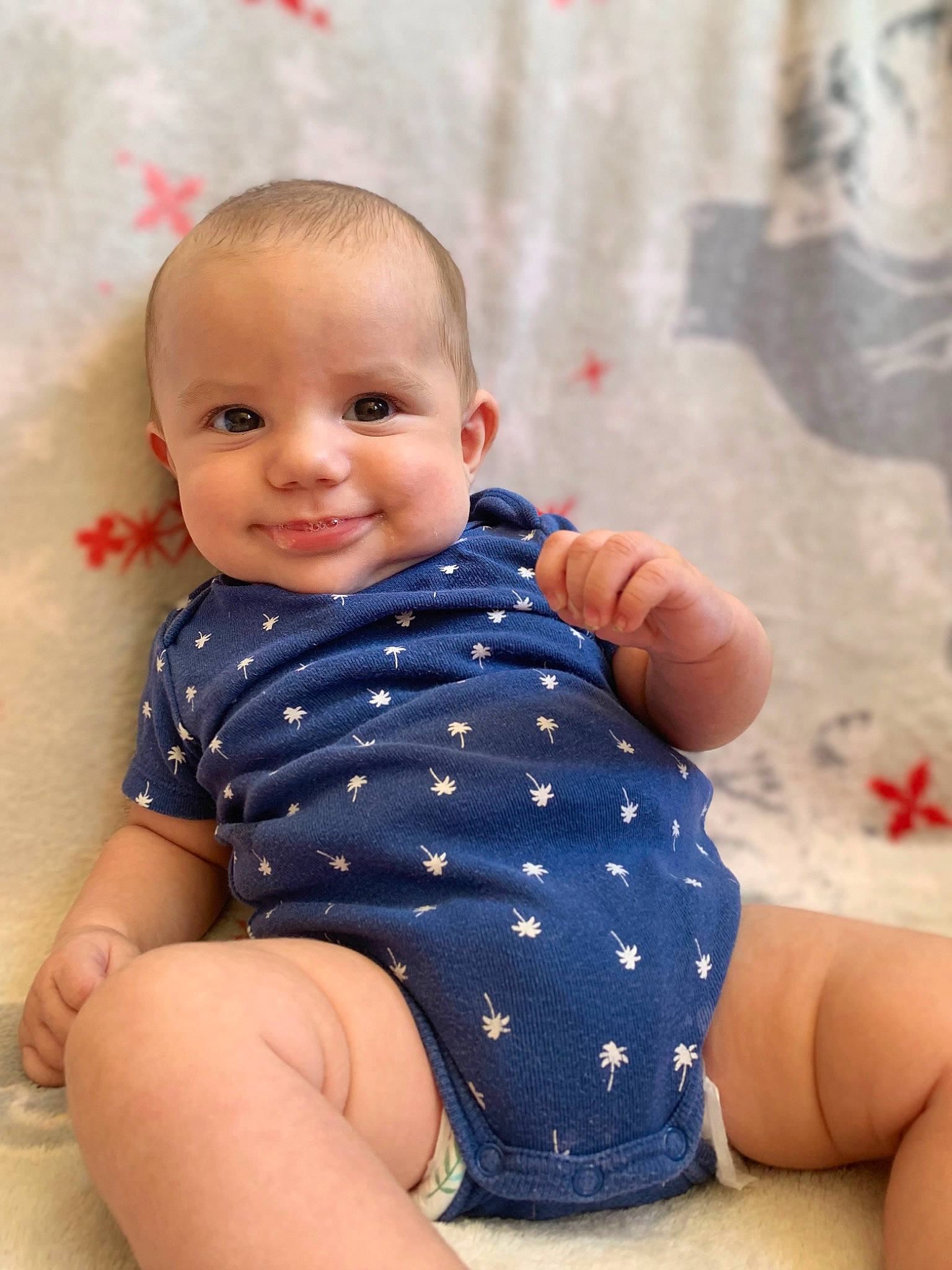 Waylonn a rejoint le concours — aidez-le/la à gagner de superbes lots ! arm, baby, baby_toddler_clothing, cheek, clothing, eye, facial_expression, hair, hairstyle, happy, human_body, joint, joy, leg, neck, person, plant, shoulder, skin, sleeve