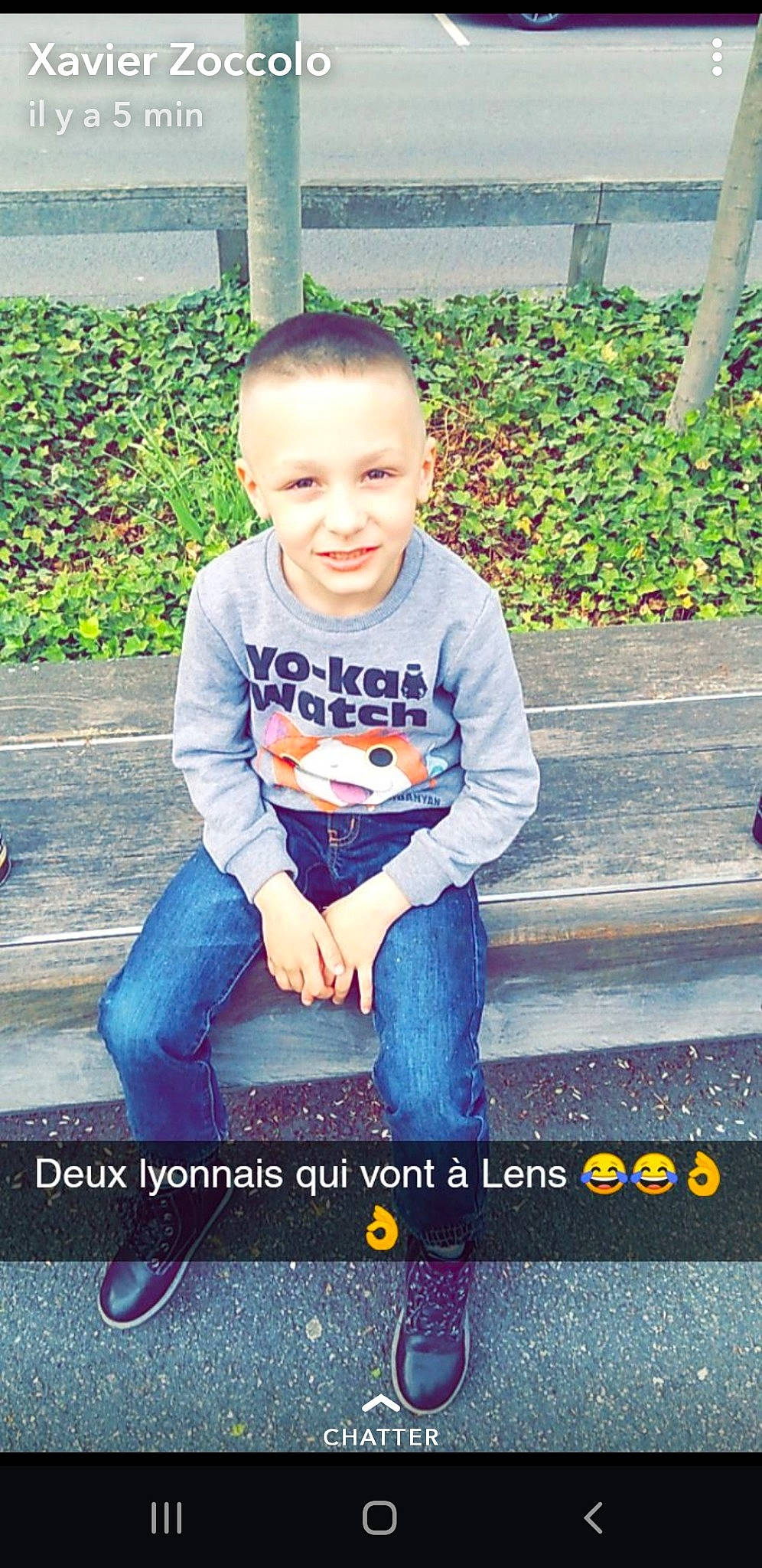 Yoann participe au concours pour gagner de l'argent avec cette photo : child, cool, denim, font, happy, jeans, joy, person, photo_caption, photography, plant, play, product, sitting, smile, t_shirt, toddler