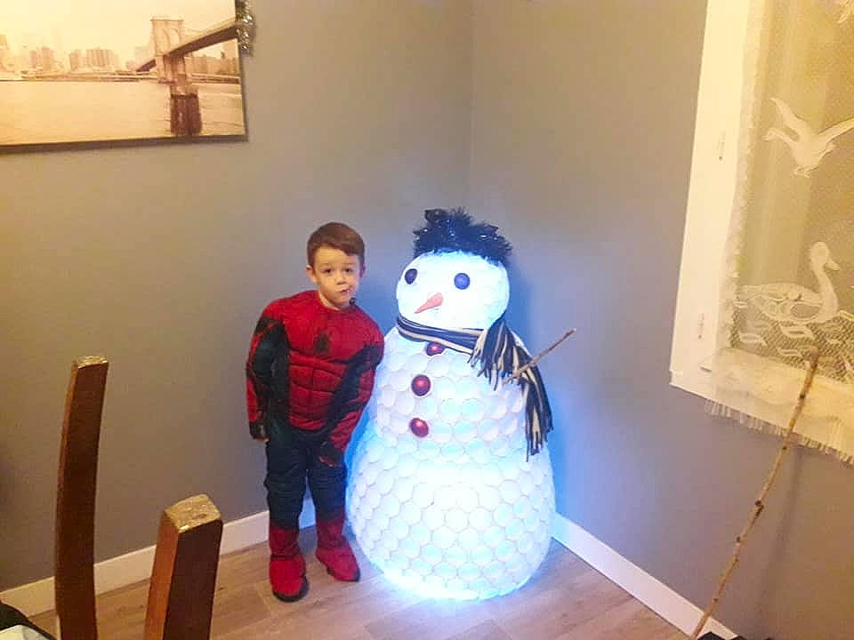 Jamyson participe au concours pour gagner de l&#x27;argent avec cette photo : art, person, sculpture, snow, snowman, winter