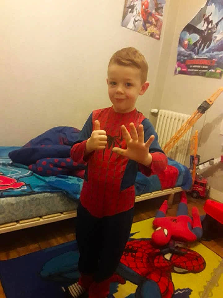 Jamyson participe au concours pour gagner de l&#x27;argent avec cette photo : arm, baby, baby_toys, child, fictional_character, fun, person, play, room, toddler, toy