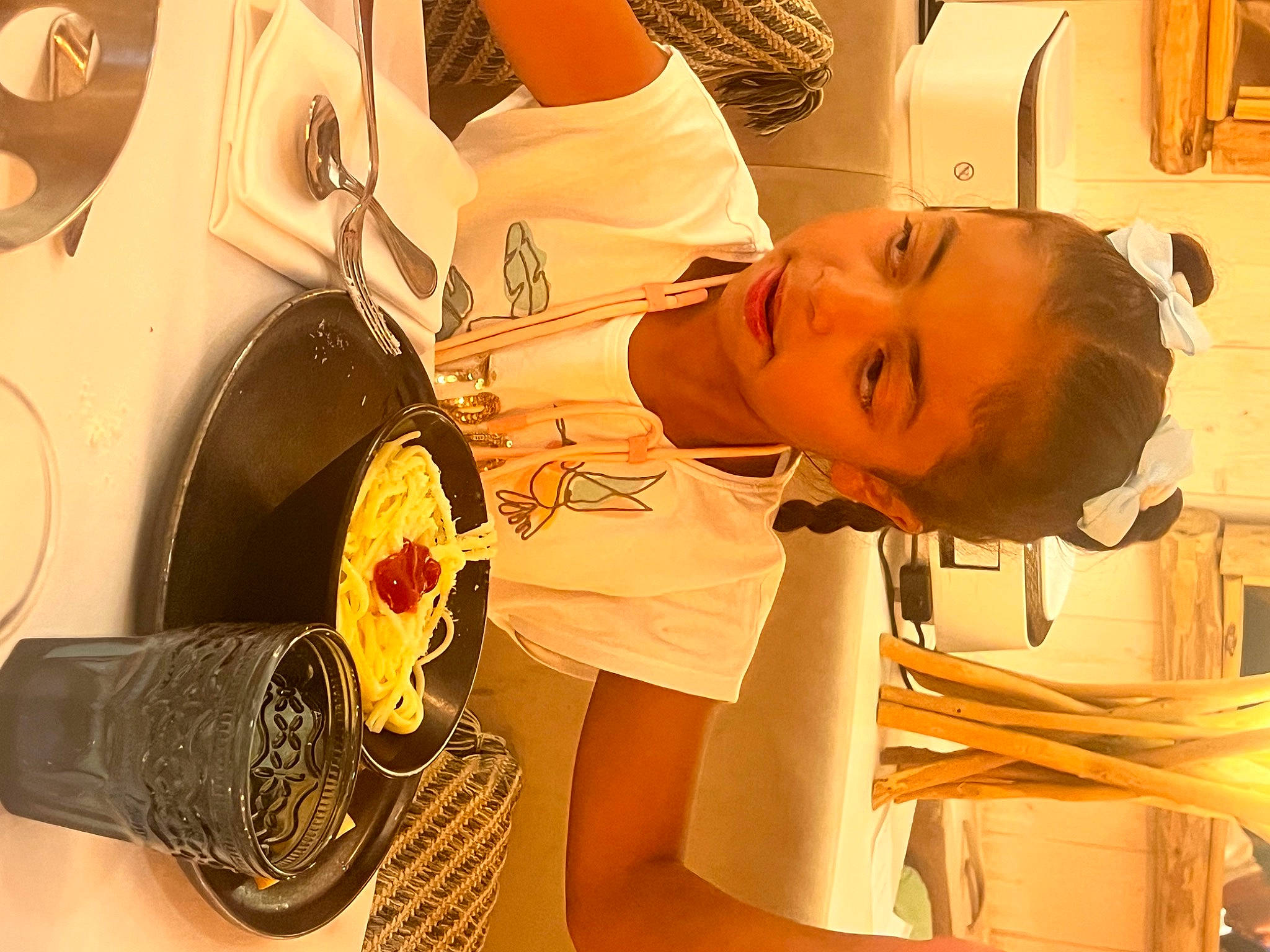 Jasmine participe au concours pour gagner de l'argent avec cette photo : bowl, child, comfort_food, cooking, cuisine, eyewear, food, fun, hat, home_appliance, homemaker, junk_food, kitchen, kitchen_utensil, major_appliance, person, plate, refrigerator, tableware, toddler