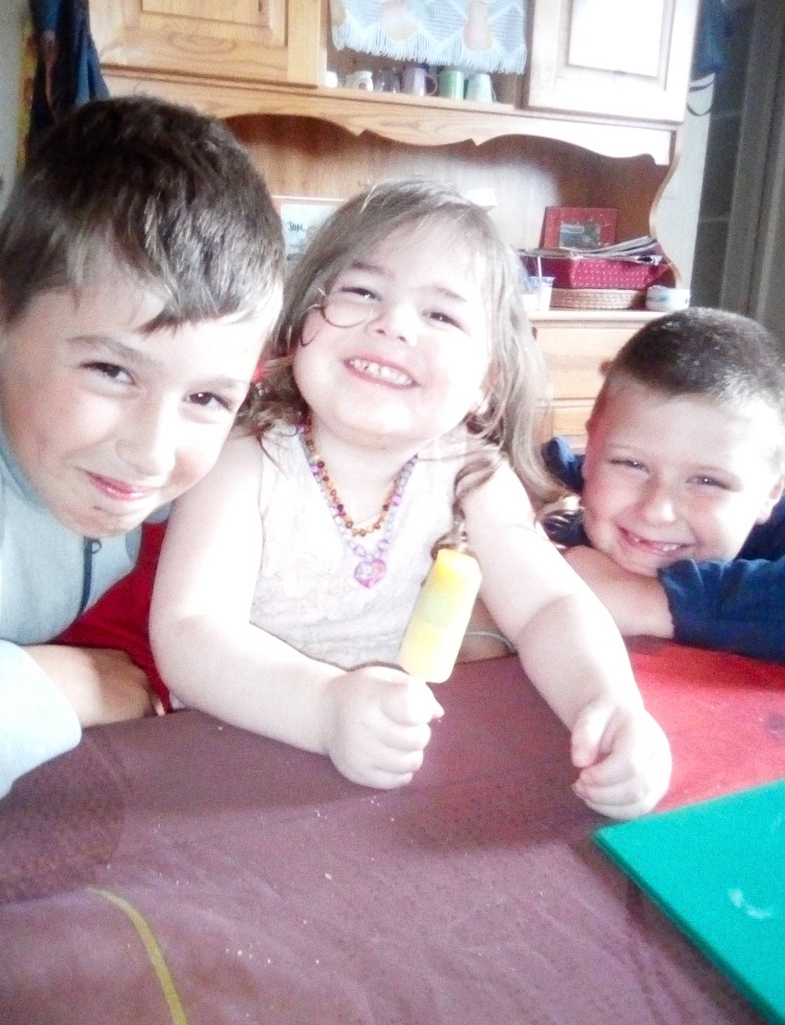 Grégory participe au concours pour gagner de l'argent avec cette photo : child, face, fun, happy, joy, laugh, leisure, people, person, play, sibling, skin, smile, snapshot, toddler